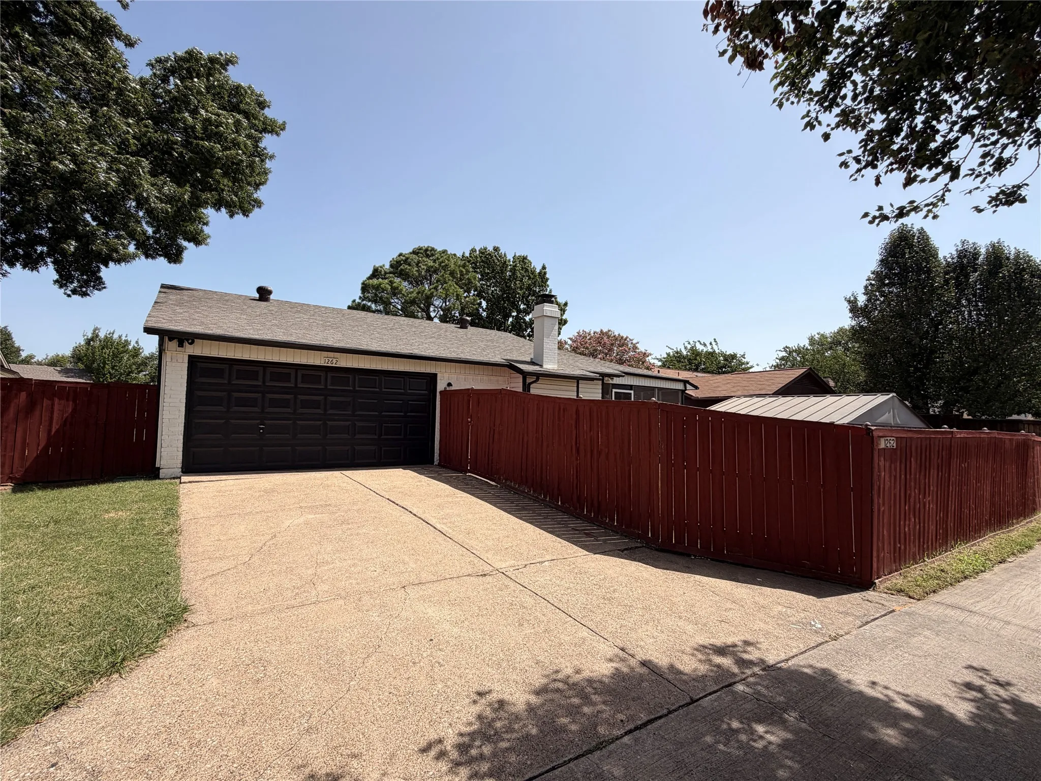 Single Family Residence For Rent in Denton County , 1262 Valencia Lane, Lewisville, Texas 75067, 3 Bedroom, 2 Bathroom, 2 Garage spaces, 1,472 Sqft, built in 1971, mls#21395191, Real Estate Agent in Lewisville, Homes For Rent in Denton county, Homes For Rent in Lewisville, Realtor in Lewisville Texas, Real Estate Brokerage Independent Realty Texas, Luminita Cordes Realtor