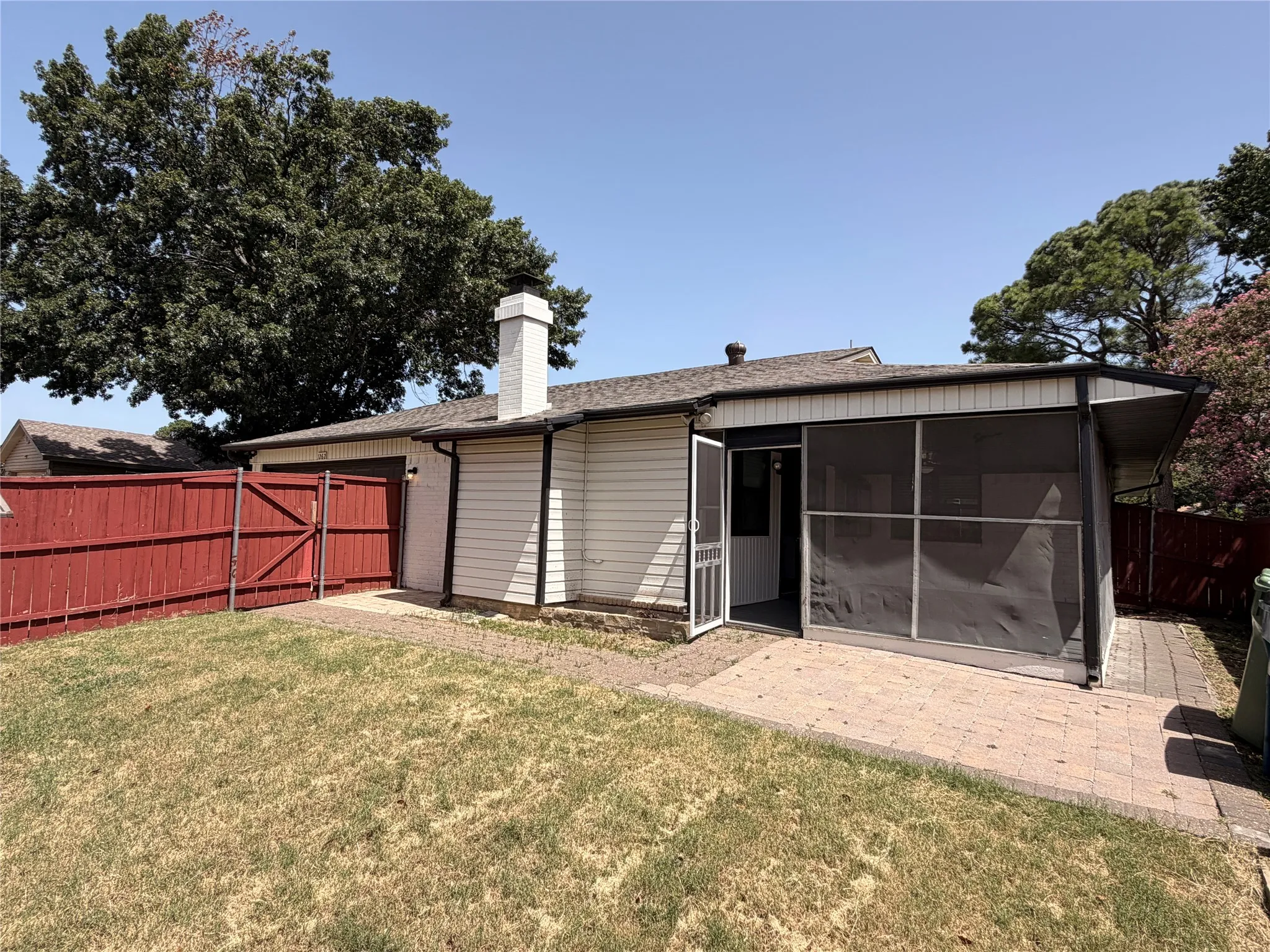 Single Family Residence For Rent in Denton County , 1262 Valencia Lane, Lewisville, Texas 75067, 3 Bedroom, 2 Bathroom, 2 Garage spaces, 1,472 Sqft, built in 1971, mls#21395191, Real Estate Agent in Lewisville, Homes For Rent in Denton county, Homes For Rent in Lewisville, Realtor in Lewisville Texas, Real Estate Brokerage Independent Realty Texas, Luminita Cordes Realtor