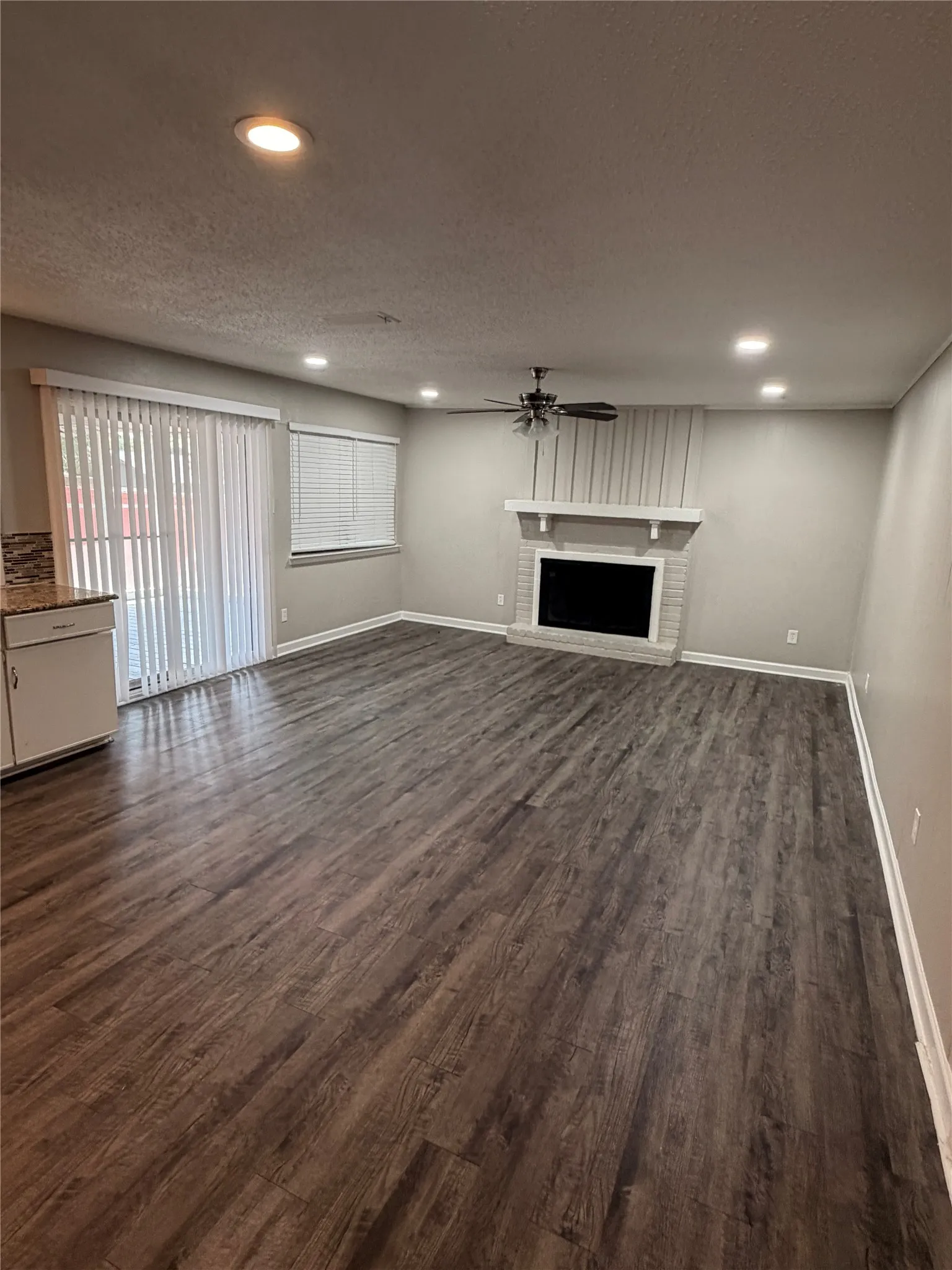 Single Family Residence For Rent in Denton County , 1262 Valencia Lane, Lewisville, Texas 75067, 3 Bedroom, 2 Bathroom, 2 Garage spaces, 1,472 Sqft, built in 1971, mls#21395191, Real Estate Agent in Lewisville, Homes For Rent in Denton county, Homes For Rent in Lewisville, Realtor in Lewisville Texas, Real Estate Brokerage Independent Realty Texas, Luminita Cordes Realtor