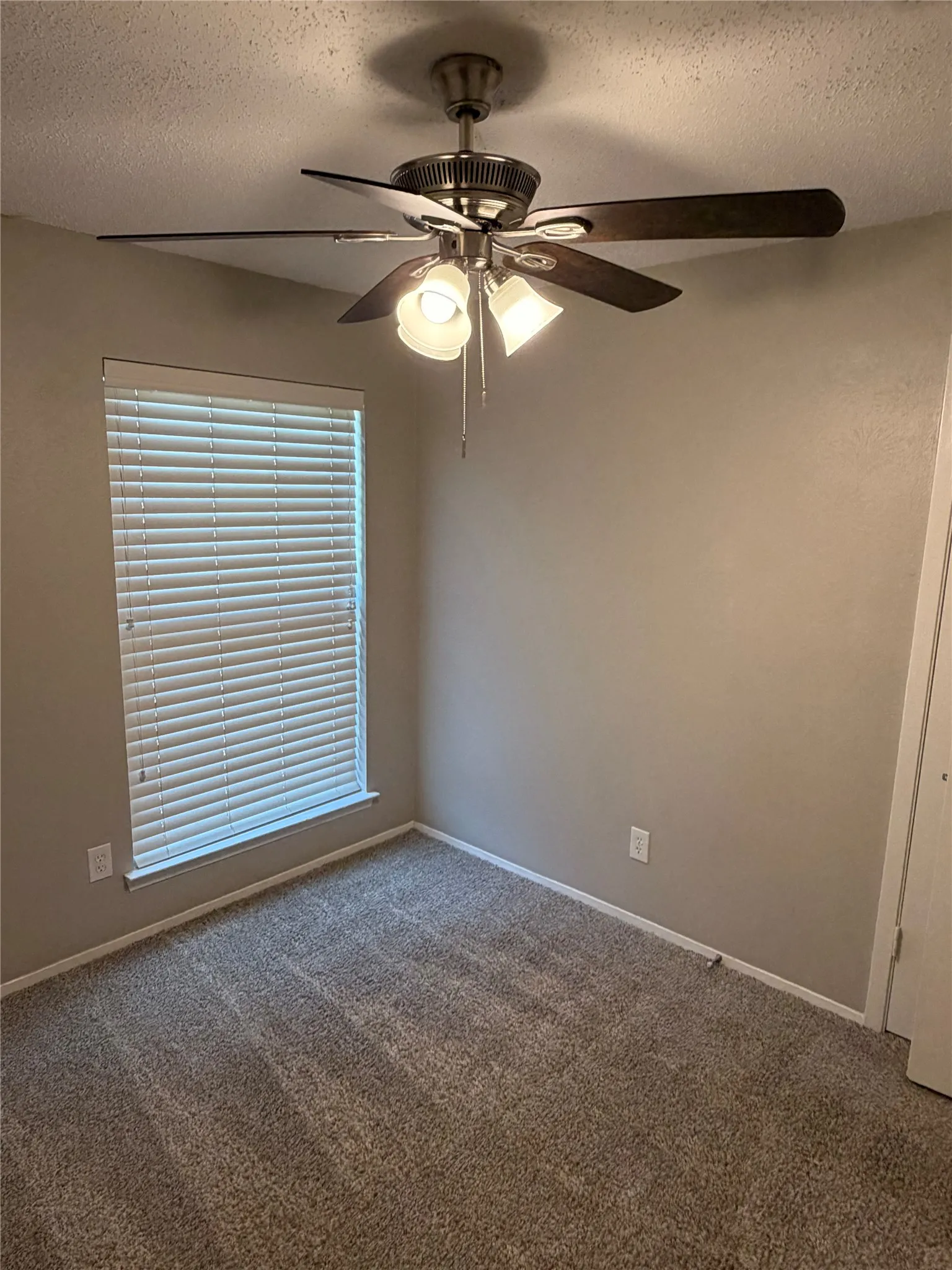 Single Family Residence For Rent in Denton County , 1262 Valencia Lane, Lewisville, Texas 75067, 3 Bedroom, 2 Bathroom, 2 Garage spaces, 1,472 Sqft, built in 1971, mls#21395191, Real Estate Agent in Lewisville, Homes For Rent in Denton county, Homes For Rent in Lewisville, Realtor in Lewisville Texas, Real Estate Brokerage Independent Realty Texas, Luminita Cordes Realtor