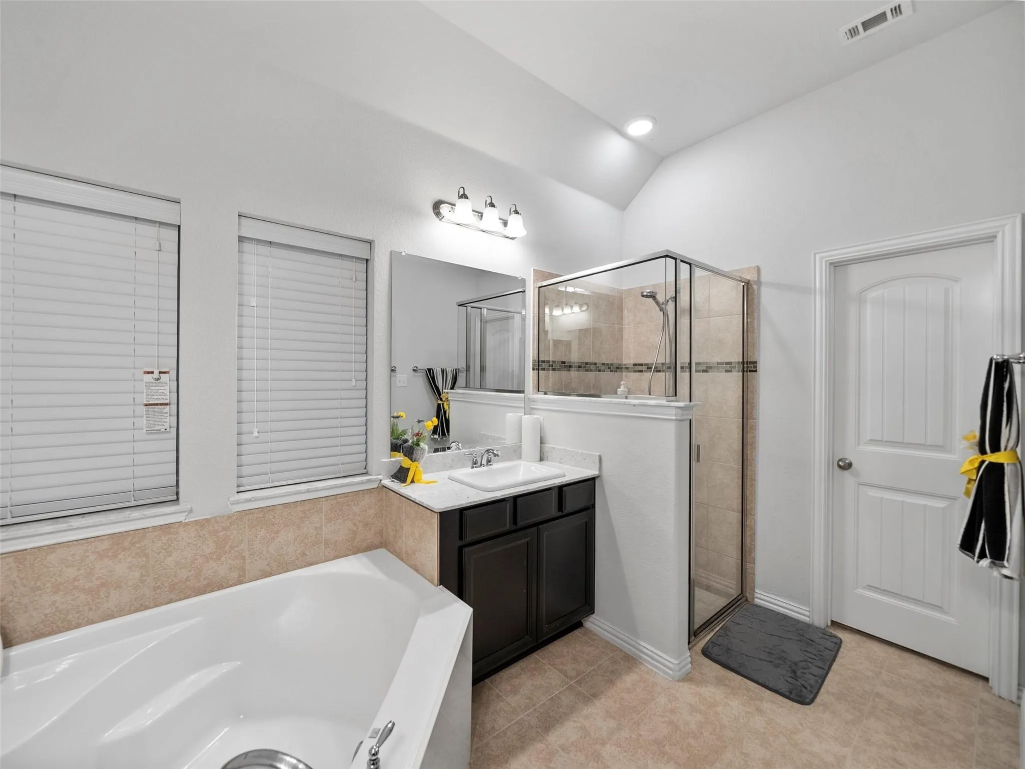 Single Family Residence For Rent in Collin County , 3017 Spring Creek Trail, Celina, Texas 75078, 3 Bedroom, 2 Bathroom, 2 Garage spaces, 1,916 Sqft, built in 2017, mls#21395194, Real Estate Agent in Celina, Homes For Rent in Collin county, Homes For Rent in Celina, Realtor in Celina Texas, Real Estate Brokerage Independent Realty Texas, Luminita Cordes Realtor