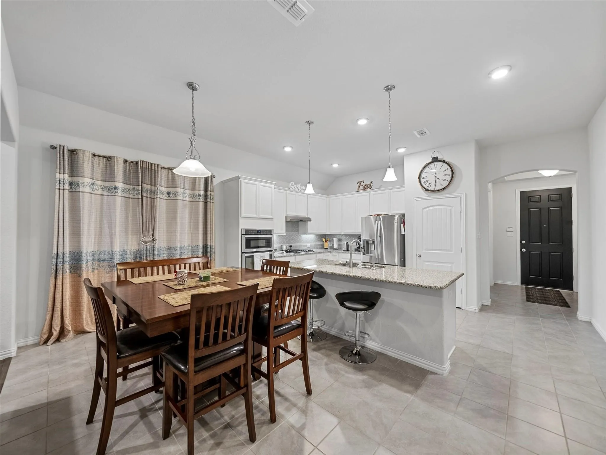 Single Family Residence For Rent in Collin County , 3017 Spring Creek Trail, Celina, Texas 75078, 3 Bedroom, 2 Bathroom, 2 Garage spaces, 1,916 Sqft, built in 2017, mls#21395194, Real Estate Agent in Celina, Homes For Rent in Collin county, Homes For Rent in Celina, Realtor in Celina Texas, Real Estate Brokerage Independent Realty Texas, Luminita Cordes Realtor