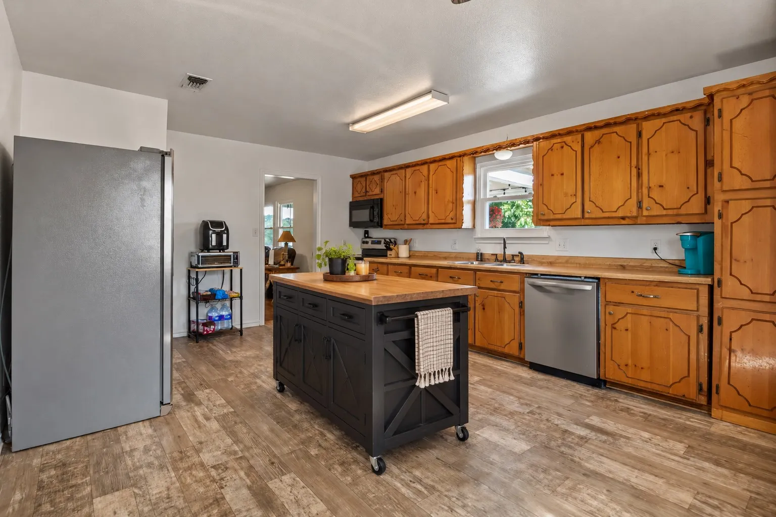 Single Family Residence For Sale in Hunt County , 4907 Duran Drive, Royse City, Texas 75189, 3 Bedroom, 2 Bathroom, 3 Garage spaces, 1,404 Sqft, built in 2001, mls#21394639, Real Estate Agent in Royse City, Homes For Sale in Hunt county, Homes For Sale in Royse City, Realtor in Royse City Texas, Real Estate Brokerage Independent Realty Texas, Luminita Cordes Realtor