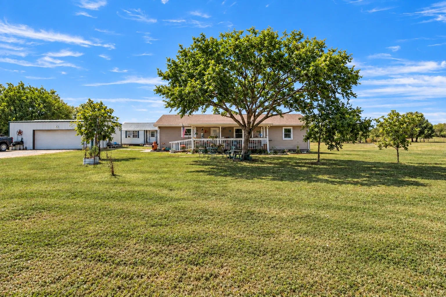 Single Family Residence For Sale in Hunt County , 4907 Duran Drive, Royse City, Texas 75189, 3 Bedroom, 2 Bathroom, 3 Garage spaces, 1,404 Sqft, built in 2001, mls#21394639, Real Estate Agent in Royse City, Homes For Sale in Hunt county, Homes For Sale in Royse City, Realtor in Royse City Texas, Real Estate Brokerage Independent Realty Texas, Luminita Cordes Realtor