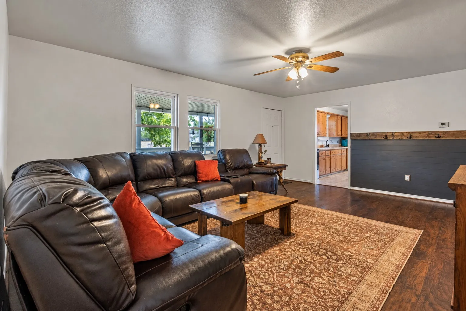 Single Family Residence For Sale in Hunt County , 4907 Duran Drive, Royse City, Texas 75189, 3 Bedroom, 2 Bathroom, 3 Garage spaces, 1,404 Sqft, built in 2001, mls#21394639, Real Estate Agent in Royse City, Homes For Sale in Hunt county, Homes For Sale in Royse City, Realtor in Royse City Texas, Real Estate Brokerage Independent Realty Texas, Luminita Cordes Realtor