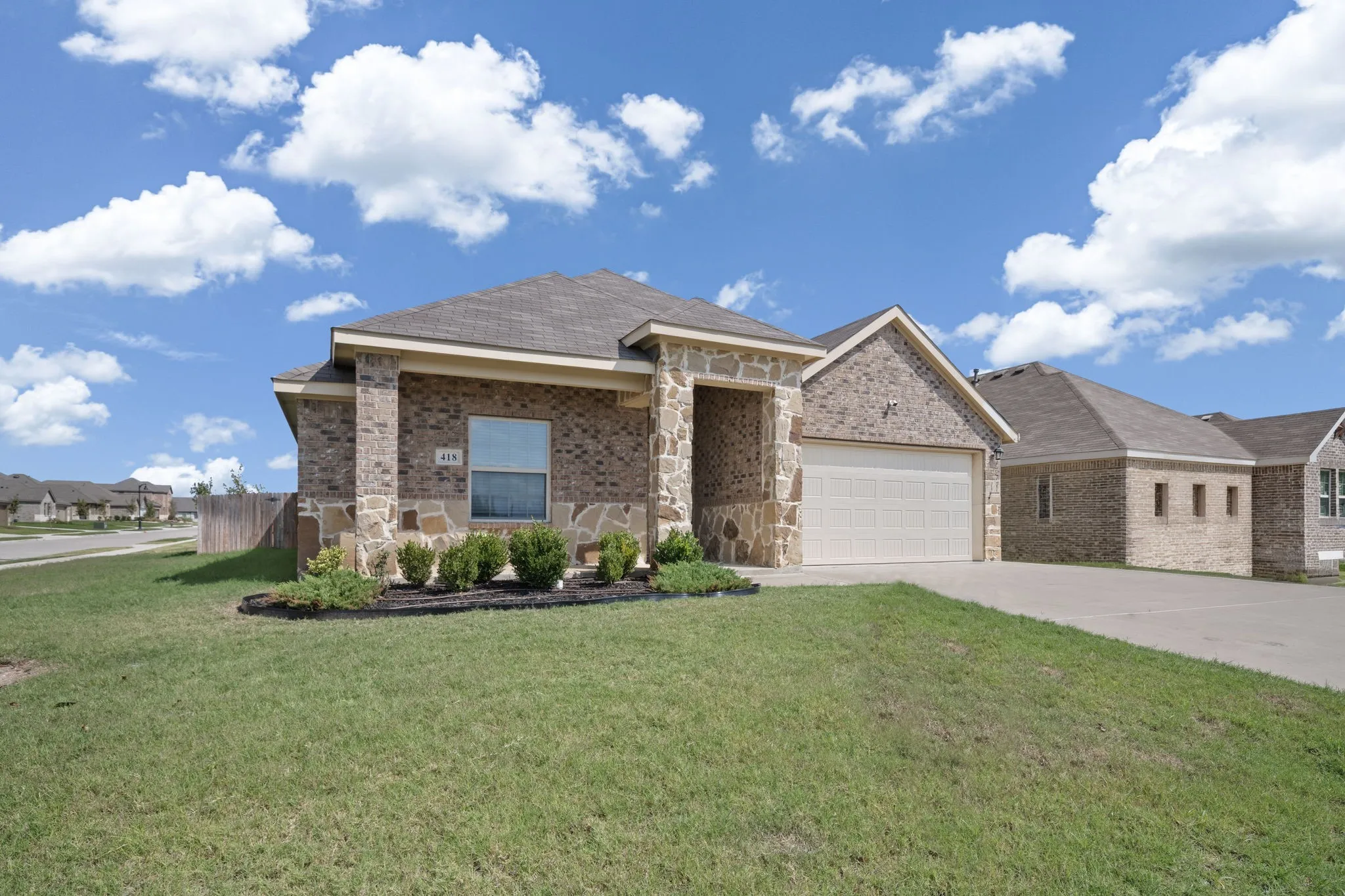 Single Family Residence For Sale in Ellis County , 418 War Emblem Lane, Waxahachie, Texas 75165, 3 Bedroom, 2 Bathroom, 2 Garage spaces, 1,544 Sqft, built in 2021, mls#21395085, Real Estate Agent in Waxahachie, Homes For Sale in Ellis county, Homes For Sale in Waxahachie, Realtor in Waxahachie Texas, Real Estate Brokerage Independent Realty Texas, Luminita Cordes Realtor