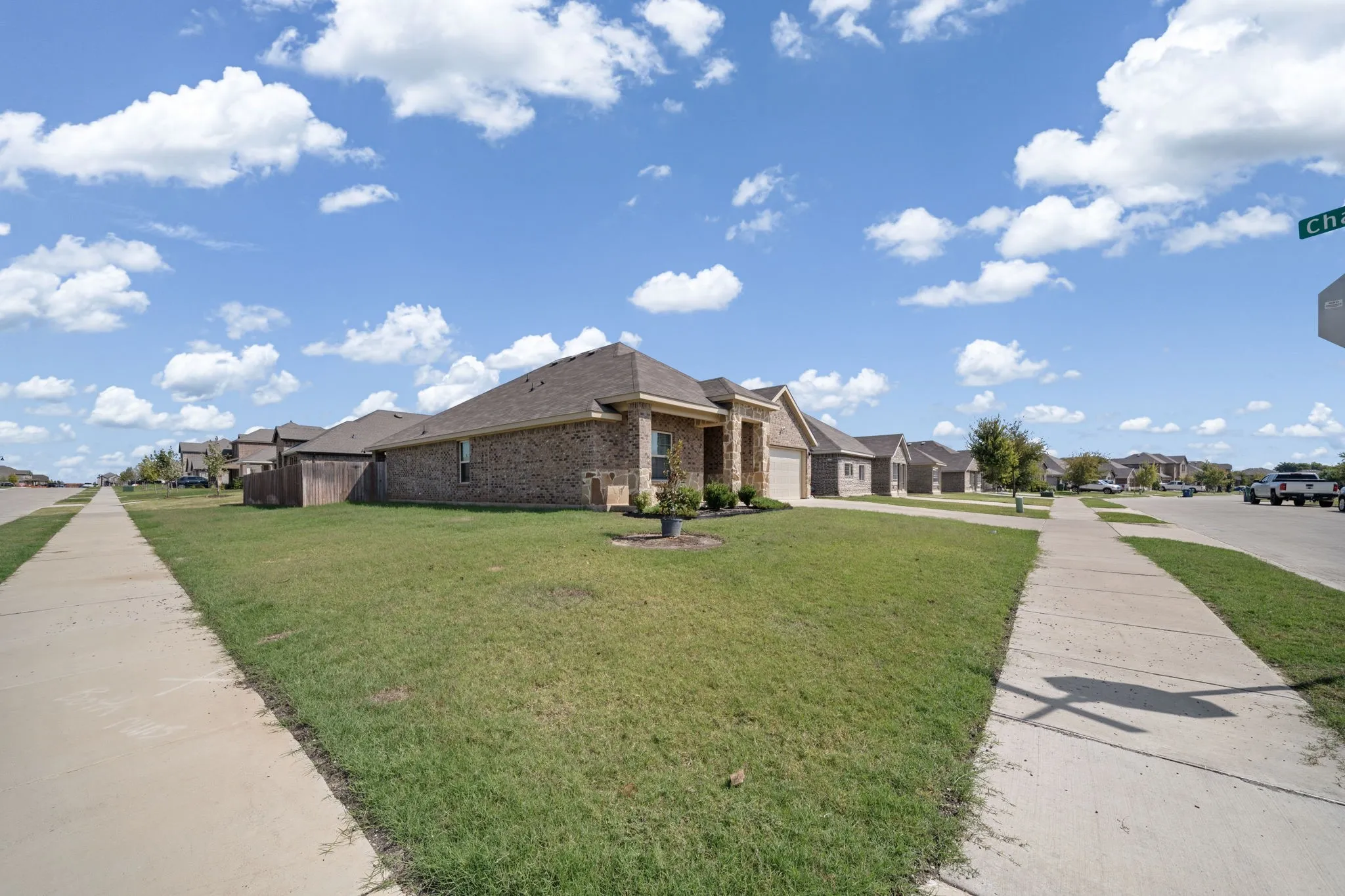 Single Family Residence For Sale in Ellis County , 418 War Emblem Lane, Waxahachie, Texas 75165, 3 Bedroom, 2 Bathroom, 2 Garage spaces, 1,544 Sqft, built in 2021, mls#21395085, Real Estate Agent in Waxahachie, Homes For Sale in Ellis county, Homes For Sale in Waxahachie, Realtor in Waxahachie Texas, Real Estate Brokerage Independent Realty Texas, Luminita Cordes Realtor