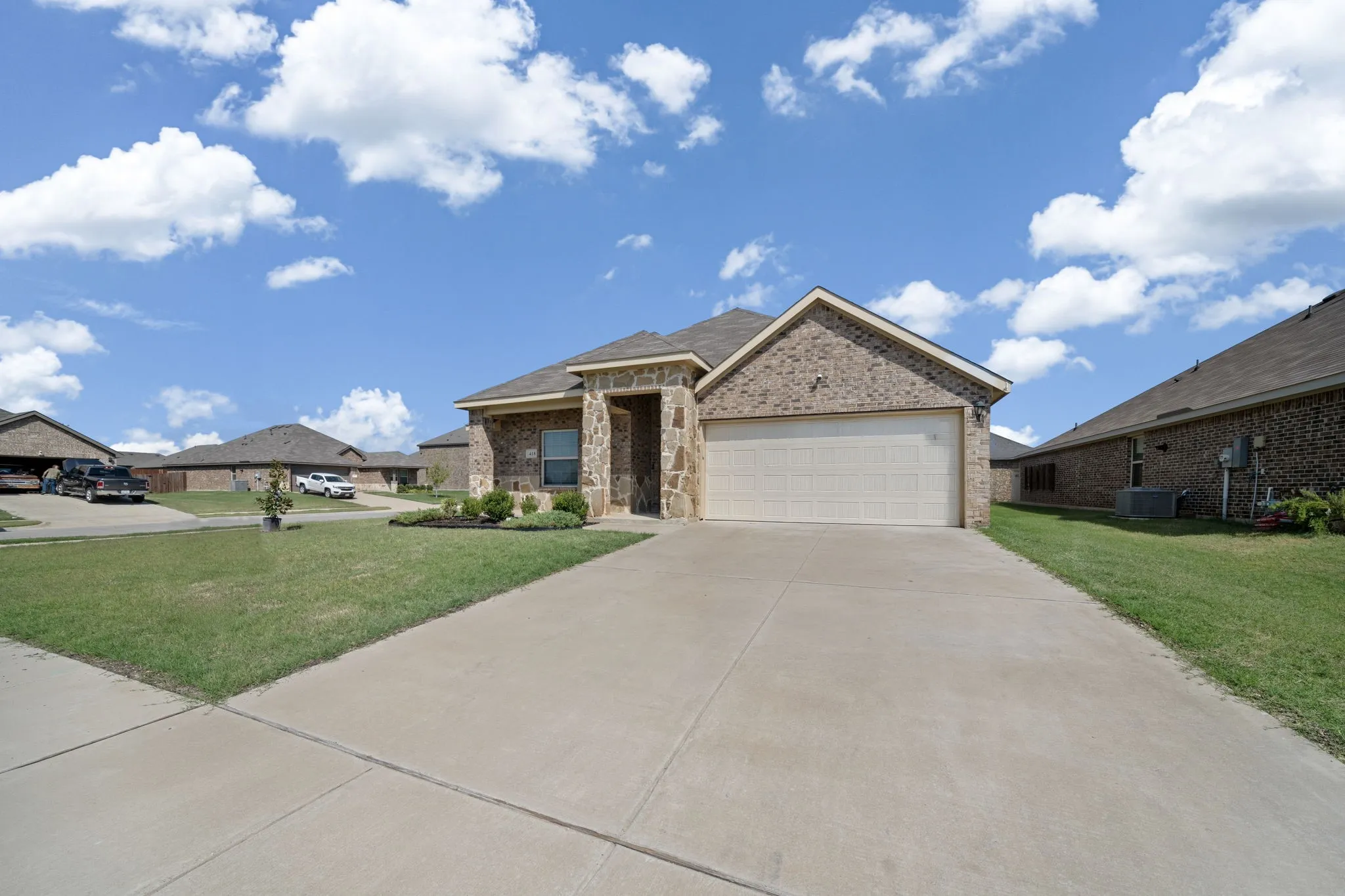 Single Family Residence For Sale in Ellis County , 418 War Emblem Lane, Waxahachie, Texas 75165, 3 Bedroom, 2 Bathroom, 2 Garage spaces, 1,544 Sqft, built in 2021, mls#21395085, Real Estate Agent in Waxahachie, Homes For Sale in Ellis county, Homes For Sale in Waxahachie, Realtor in Waxahachie Texas, Real Estate Brokerage Independent Realty Texas, Luminita Cordes Realtor