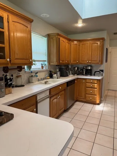 Single Family Residence For Rent in Hood County , 9009 Pleasant Hill Drive, Granbury, Texas 76049, 3 Bedroom, 3 Bathroom, 3 Garage spaces, 2,169 Sqft, built in 1993, mls#21395168, Real Estate Agent in Granbury, Homes For Rent in Hood county, Homes For Rent in Granbury, Realtor in Granbury Texas, Real Estate Brokerage Independent Realty Texas, Luminita Cordes Realtor