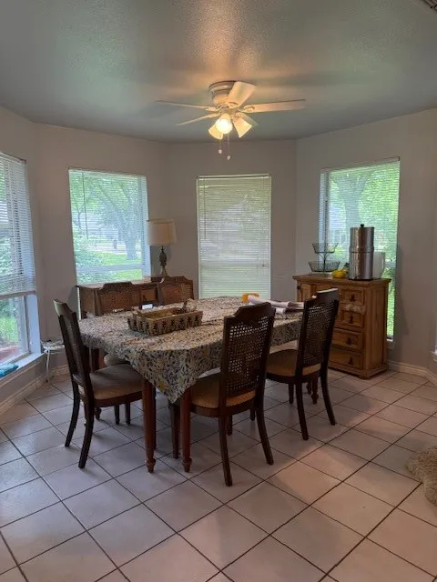 Single Family Residence For Rent in Hood County , 9009 Pleasant Hill Drive, Granbury, Texas 76049, 3 Bedroom, 3 Bathroom, 3 Garage spaces, 2,169 Sqft, built in 1993, mls#21395168, Real Estate Agent in Granbury, Homes For Rent in Hood county, Homes For Rent in Granbury, Realtor in Granbury Texas, Real Estate Brokerage Independent Realty Texas, Luminita Cordes Realtor