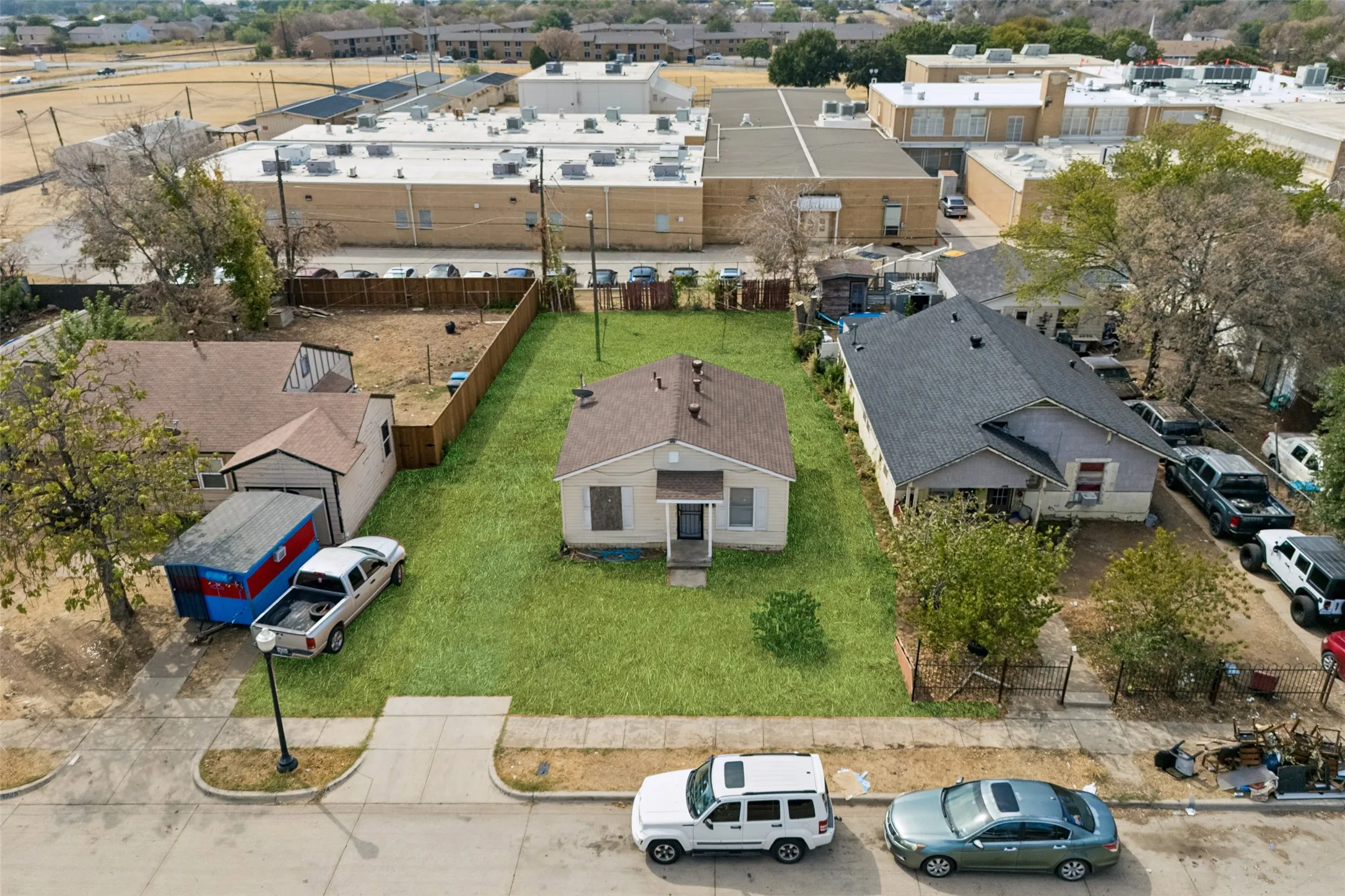 Single Family Residence For Sale in Tarrant County , 1224 E Morningside Drive, Fort Worth, Texas 76104, 1 Bedroom, 1 Bathroom, Garage spaces, 576 Sqft, built in 1947, mls#21394051, Real Estate Agent in Fort Worth, Homes For Sale in Tarrant county, Homes For Sale in Fort Worth, Realtor in Fort Worth Texas, Real Estate Brokerage Independent Realty Texas, Luminita Cordes Realtor