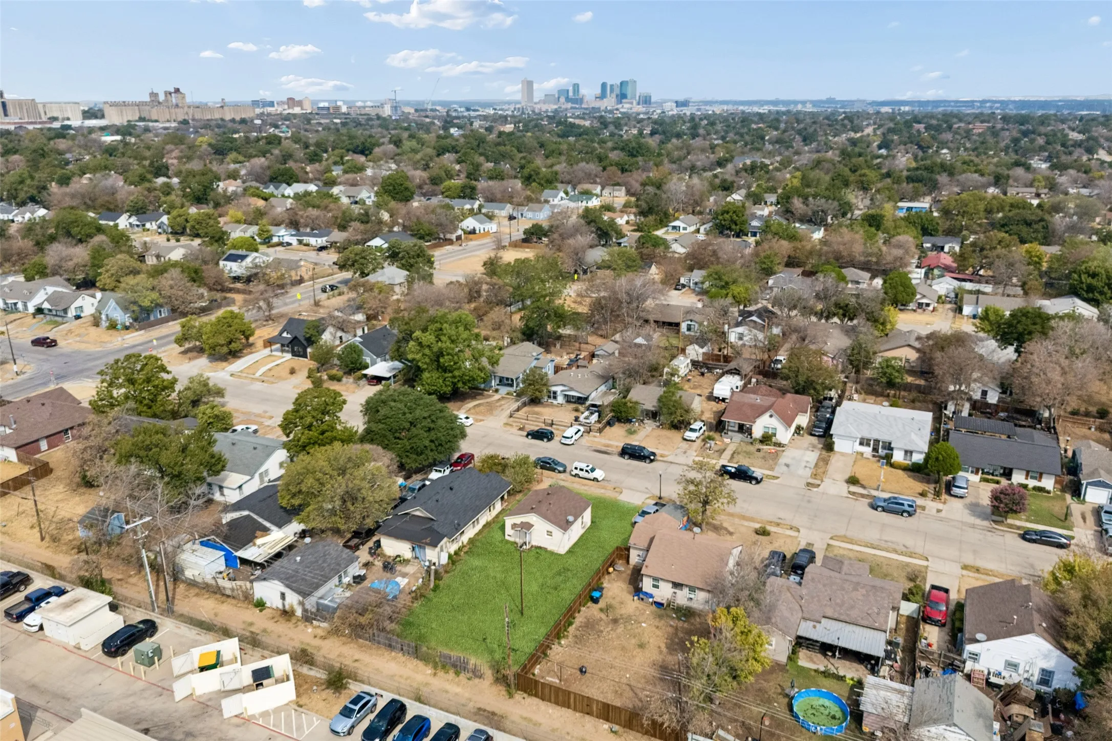 Single Family Residence For Sale in Tarrant County , 1224 E Morningside Drive, Fort Worth, Texas 76104, 1 Bedroom, 1 Bathroom, Garage spaces, 576 Sqft, built in 1947, mls#21394051, Real Estate Agent in Fort Worth, Homes For Sale in Tarrant county, Homes For Sale in Fort Worth, Realtor in Fort Worth Texas, Real Estate Brokerage Independent Realty Texas, Luminita Cordes Realtor