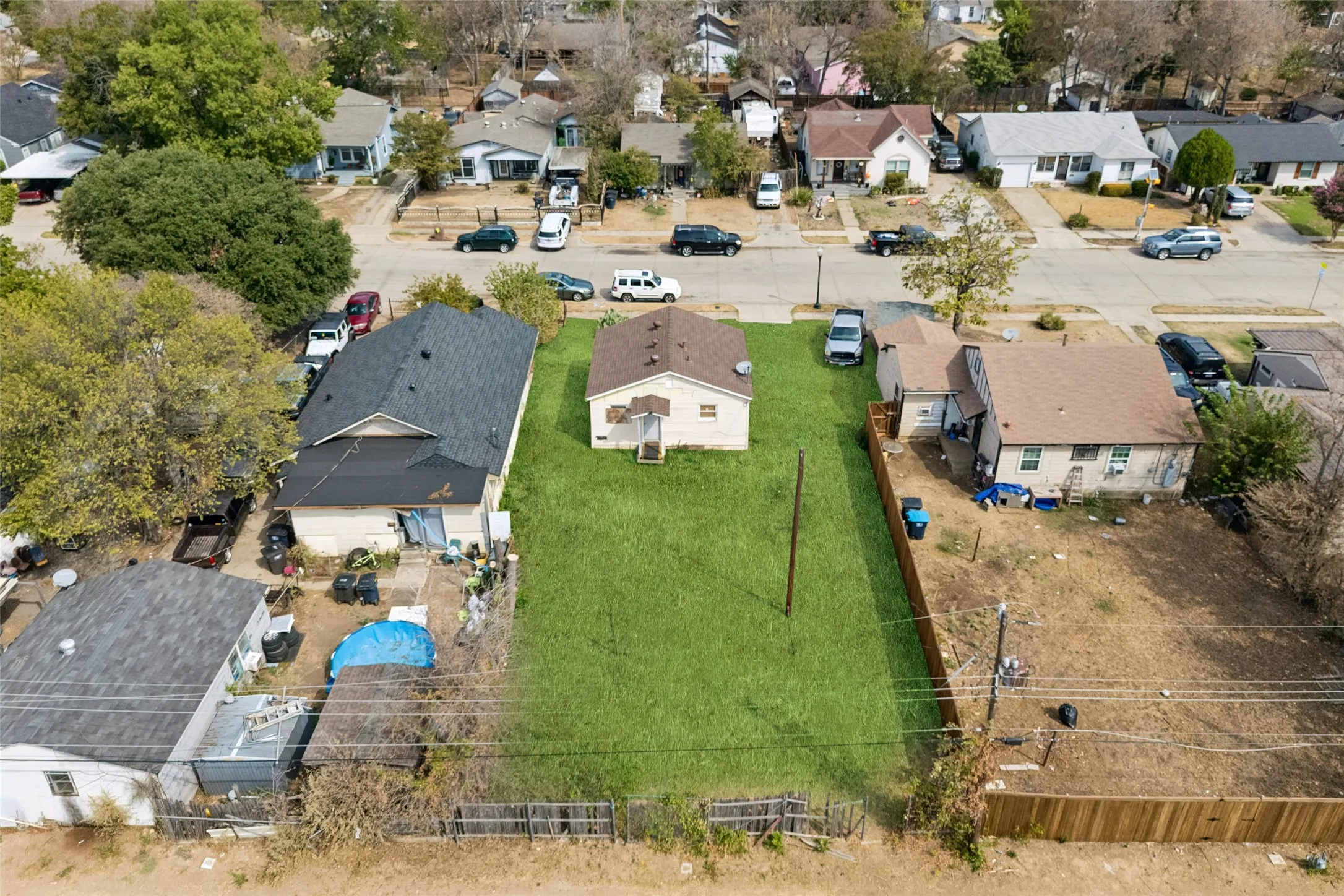 Single Family Residence For Sale in Tarrant County , 1224 E Morningside Drive, Fort Worth, Texas 76104, 1 Bedroom, 1 Bathroom, Garage spaces, 576 Sqft, built in 1947, mls#21394051, Real Estate Agent in Fort Worth, Homes For Sale in Tarrant county, Homes For Sale in Fort Worth, Realtor in Fort Worth Texas, Real Estate Brokerage Independent Realty Texas, Luminita Cordes Realtor