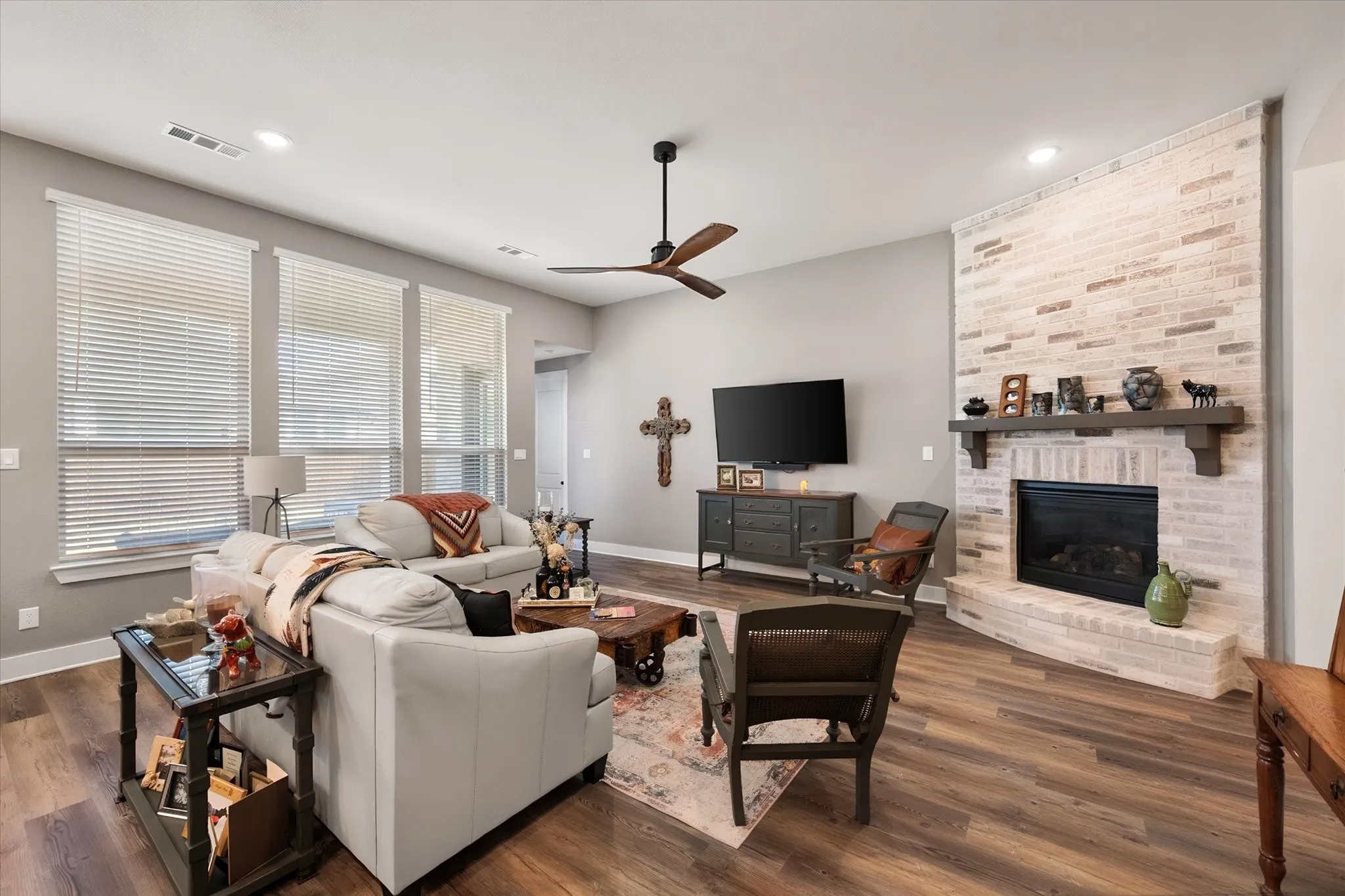 Single Family Residence For Sale in Ellis County , 437 Lost Creek Trail, Waxahachie, Texas 75165, 4 Bedroom, 4 Bathroom, 3 Garage spaces, 2,822 Sqft, built in 2023, mls#21395186, Real Estate Agent in Waxahachie, Homes For Sale in Ellis county, Homes For Sale in Waxahachie, Realtor in Waxahachie Texas, Real Estate Brokerage Independent Realty Texas, Luminita Cordes Realtor