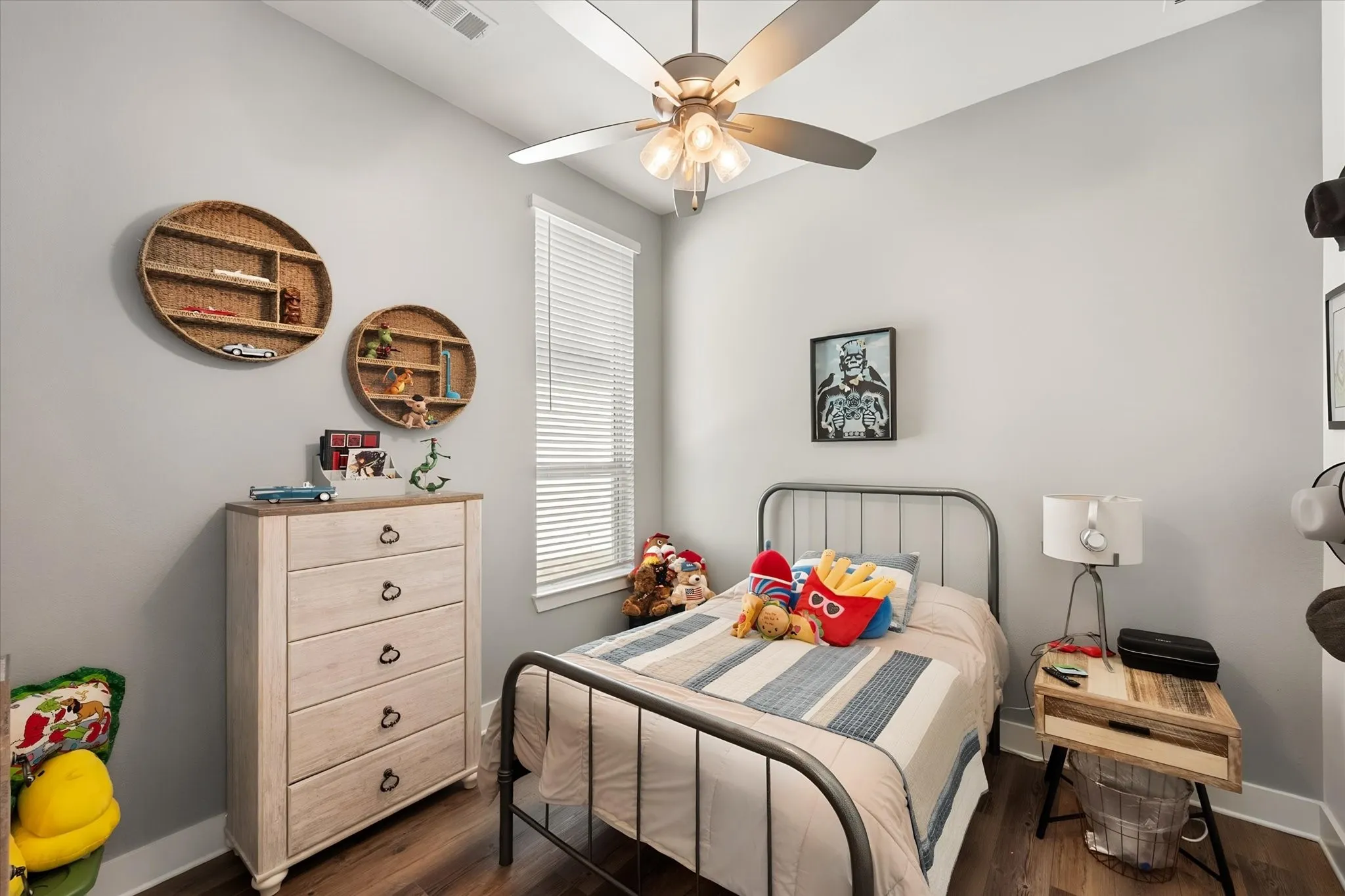 Single Family Residence For Sale in Ellis County , 437 Lost Creek Trail, Waxahachie, Texas 75165, 4 Bedroom, 4 Bathroom, 3 Garage spaces, 2,822 Sqft, built in 2023, mls#21395186, Real Estate Agent in Waxahachie, Homes For Sale in Ellis county, Homes For Sale in Waxahachie, Realtor in Waxahachie Texas, Real Estate Brokerage Independent Realty Texas, Luminita Cordes Realtor