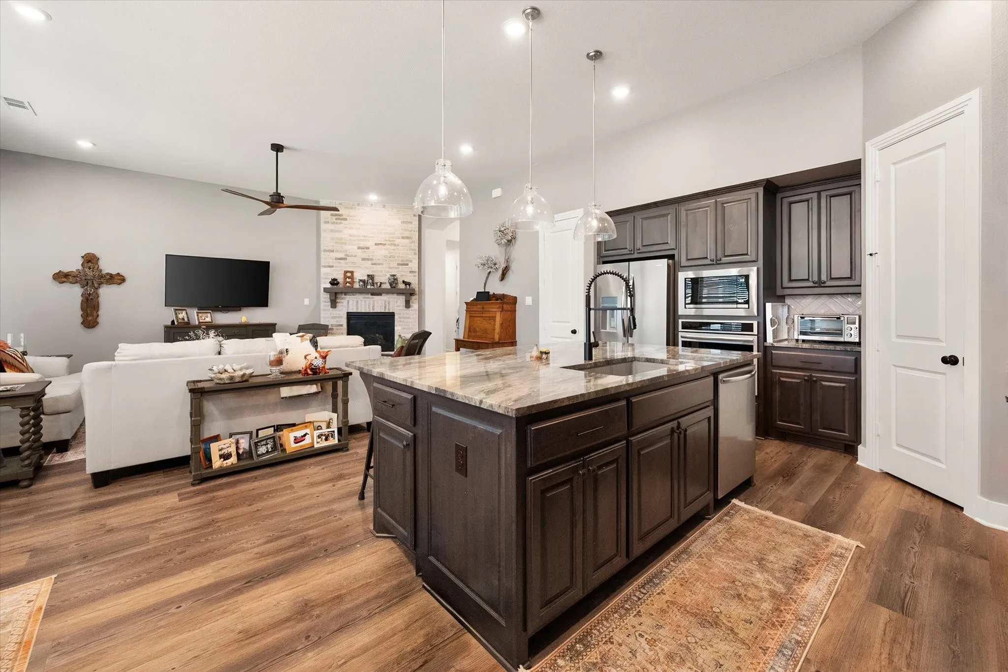 Single Family Residence For Sale in Ellis County , 437 Lost Creek Trail, Waxahachie, Texas 75165, 4 Bedroom, 4 Bathroom, 3 Garage spaces, 2,822 Sqft, built in 2023, mls#21395186, Real Estate Agent in Waxahachie, Homes For Sale in Ellis county, Homes For Sale in Waxahachie, Realtor in Waxahachie Texas, Real Estate Brokerage Independent Realty Texas, Luminita Cordes Realtor