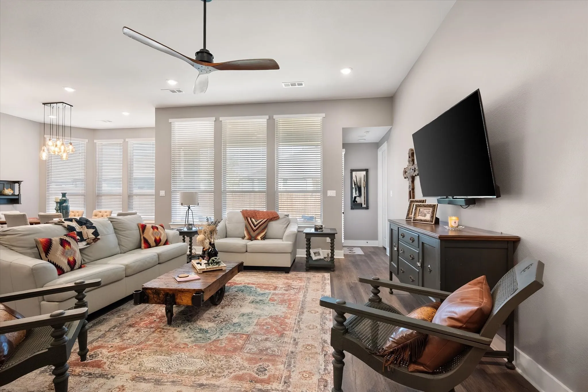 Single Family Residence For Sale in Ellis County , 437 Lost Creek Trail, Waxahachie, Texas 75165, 4 Bedroom, 4 Bathroom, 3 Garage spaces, 2,822 Sqft, built in 2023, mls#21395186, Real Estate Agent in Waxahachie, Homes For Sale in Ellis county, Homes For Sale in Waxahachie, Realtor in Waxahachie Texas, Real Estate Brokerage Independent Realty Texas, Luminita Cordes Realtor
