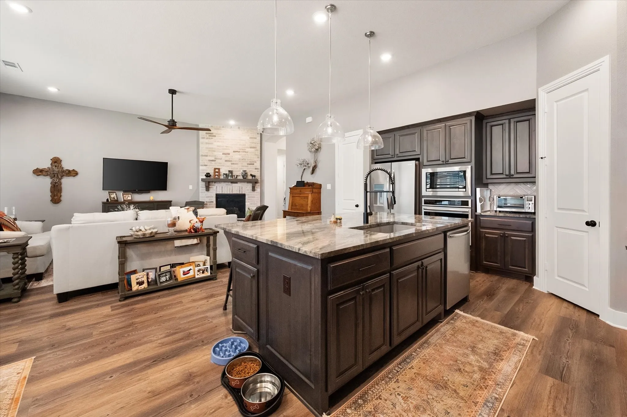 Single Family Residence For Sale in Ellis County , 437 Lost Creek Trail, Waxahachie, Texas 75165, 4 Bedroom, 4 Bathroom, 3 Garage spaces, 2,822 Sqft, built in 2023, mls#21395186, Real Estate Agent in Waxahachie, Homes For Sale in Ellis county, Homes For Sale in Waxahachie, Realtor in Waxahachie Texas, Real Estate Brokerage Independent Realty Texas, Luminita Cordes Realtor