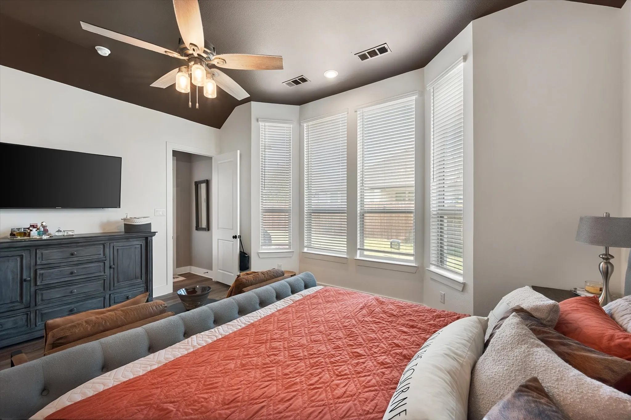 Single Family Residence For Sale in Ellis County , 437 Lost Creek Trail, Waxahachie, Texas 75165, 4 Bedroom, 4 Bathroom, 3 Garage spaces, 2,822 Sqft, built in 2023, mls#21395186, Real Estate Agent in Waxahachie, Homes For Sale in Ellis county, Homes For Sale in Waxahachie, Realtor in Waxahachie Texas, Real Estate Brokerage Independent Realty Texas, Luminita Cordes Realtor