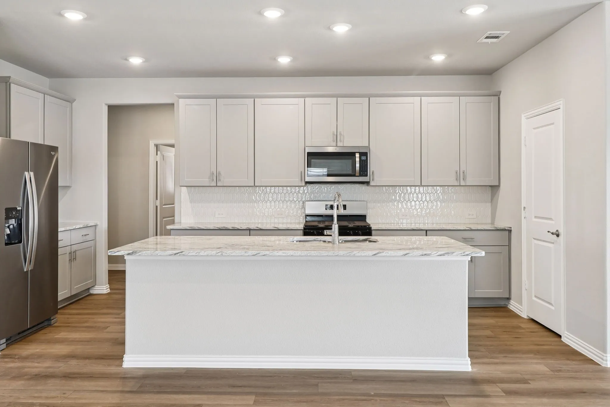 Photo is not of the actual home, but is an inspirational photo of builder’s model home and may depict options, furnishings, and/or decorator features that are not included.
