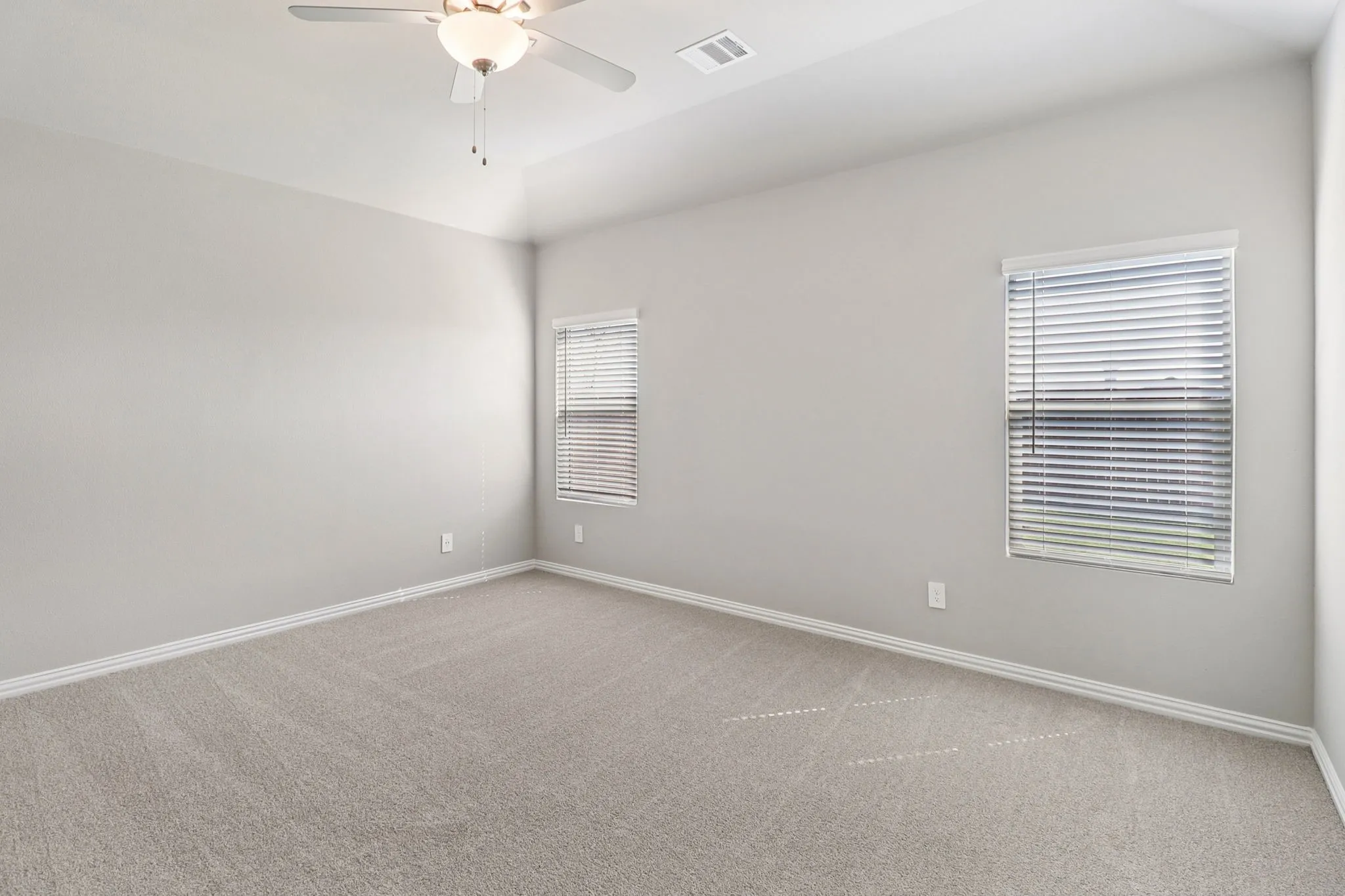  Photo is not of the actual home, but is an inspirational photo of builder’s model home and may depict options, furnishings, and/or decorator features that are not included.
