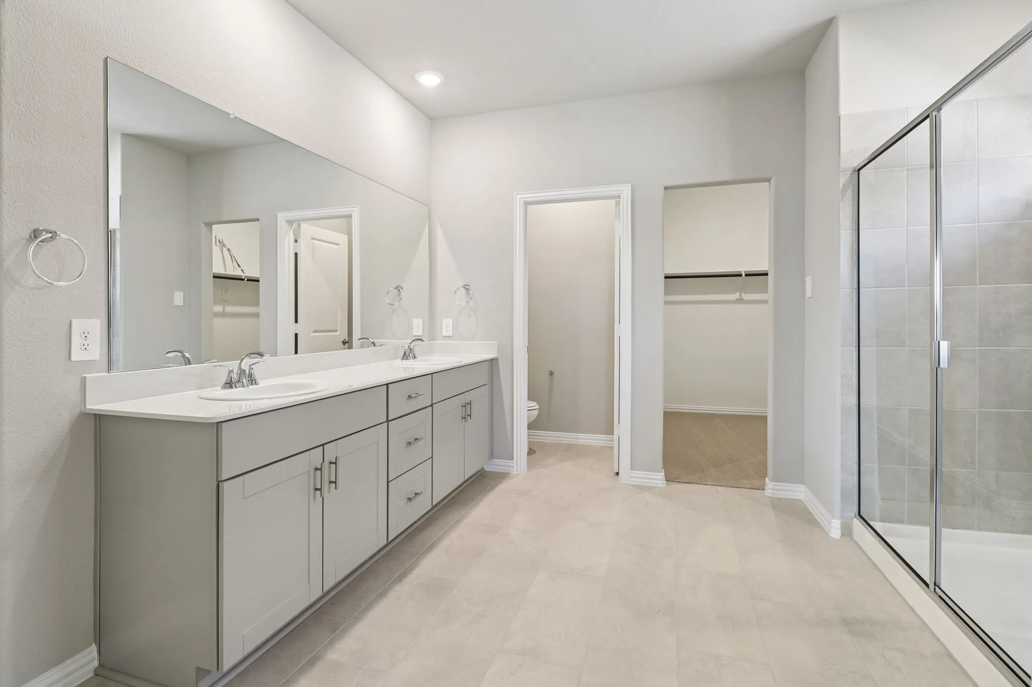  Photo is not of the actual home, but is an inspirational photo of builder’s model home and may depict options, furnishings, and/or decorator features that are not included.
