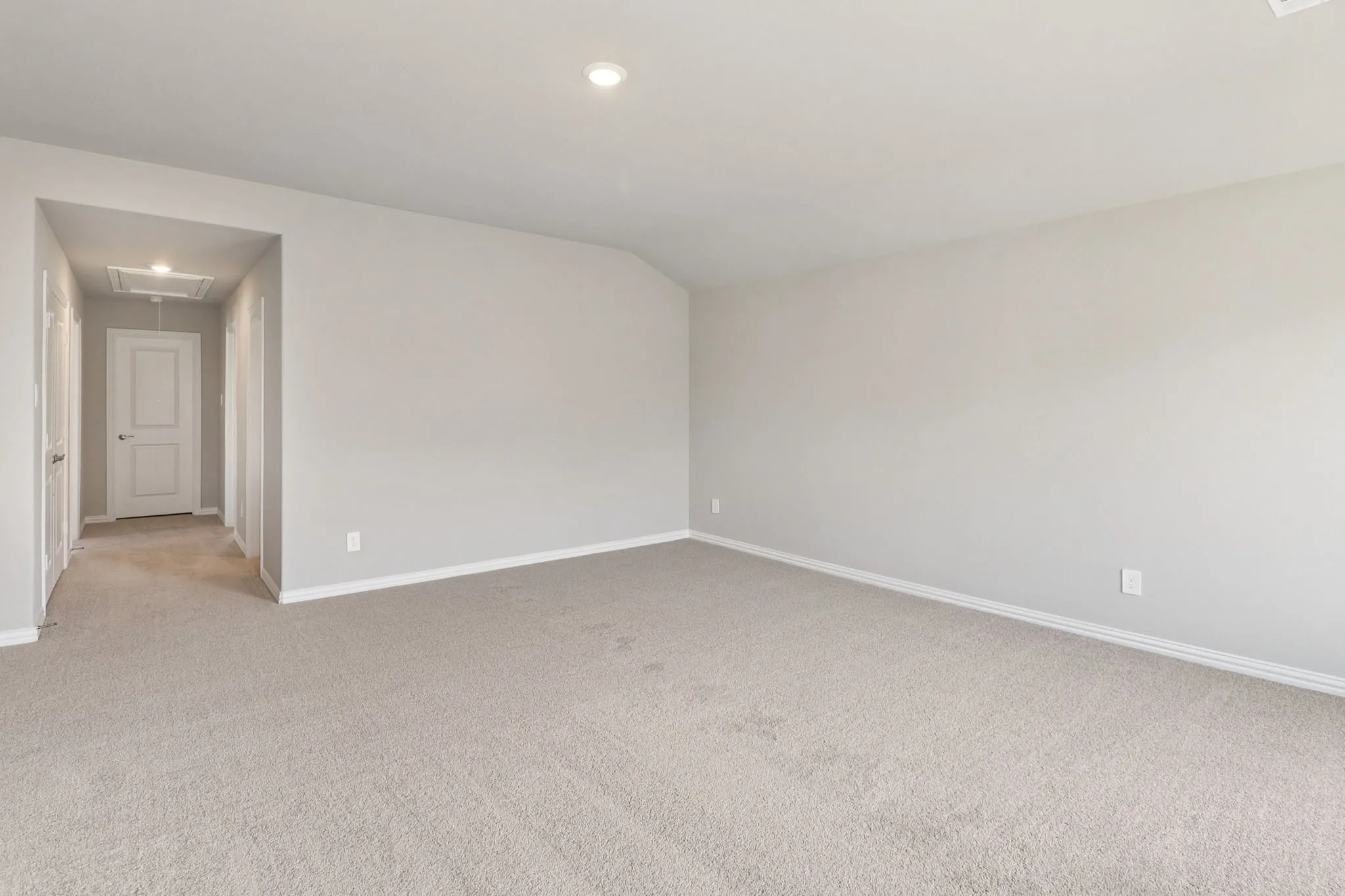  Photo is not of the actual home, but is an inspirational photo of builder’s model home and may depict options, furnishings, and/or decorator features that are not included.
