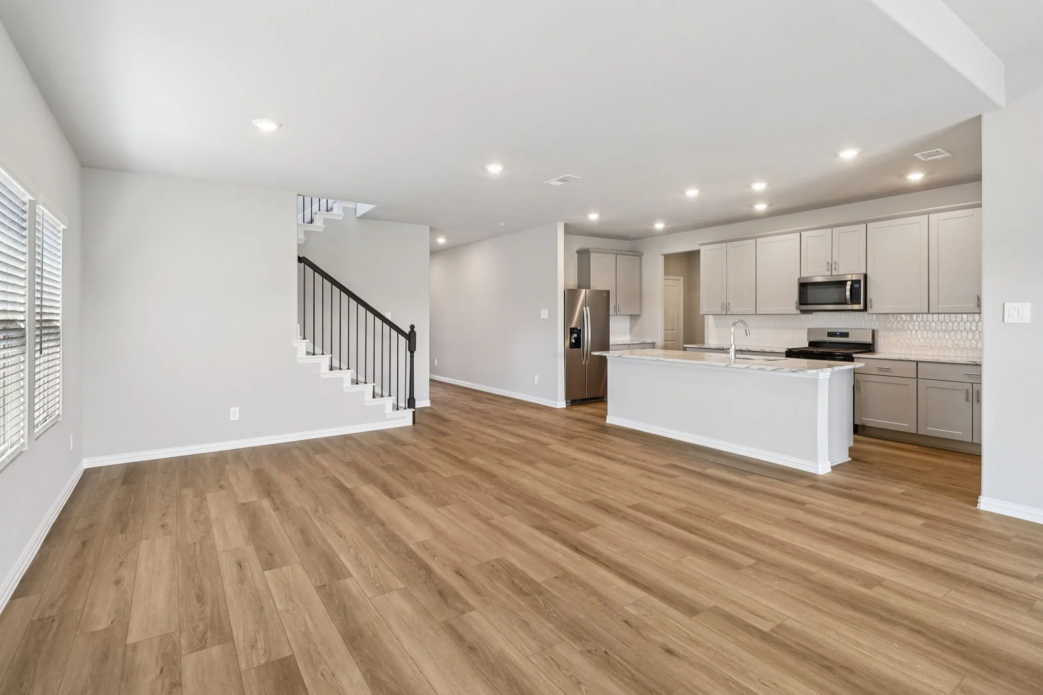  Photo is not of the actual home, but is an inspirational photo of builder’s model home and may depict options, furnishings, and/or decorator features that are not included.
