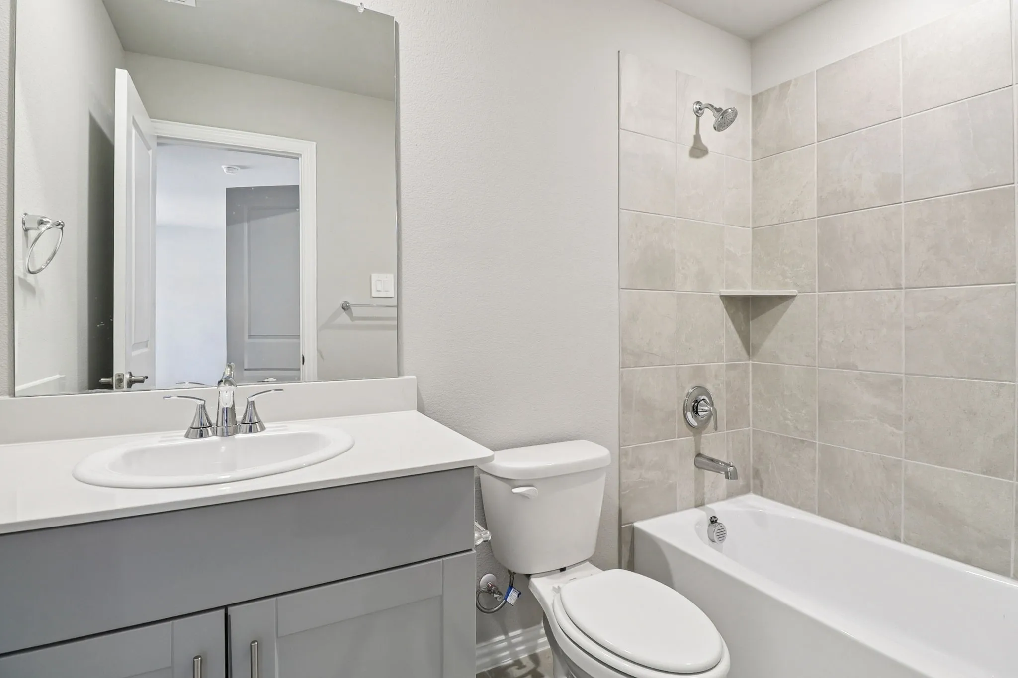  Photo is not of the actual home, but is an inspirational photo of builder’s model home and may depict options, furnishings, and/or decorator features that are not included.
