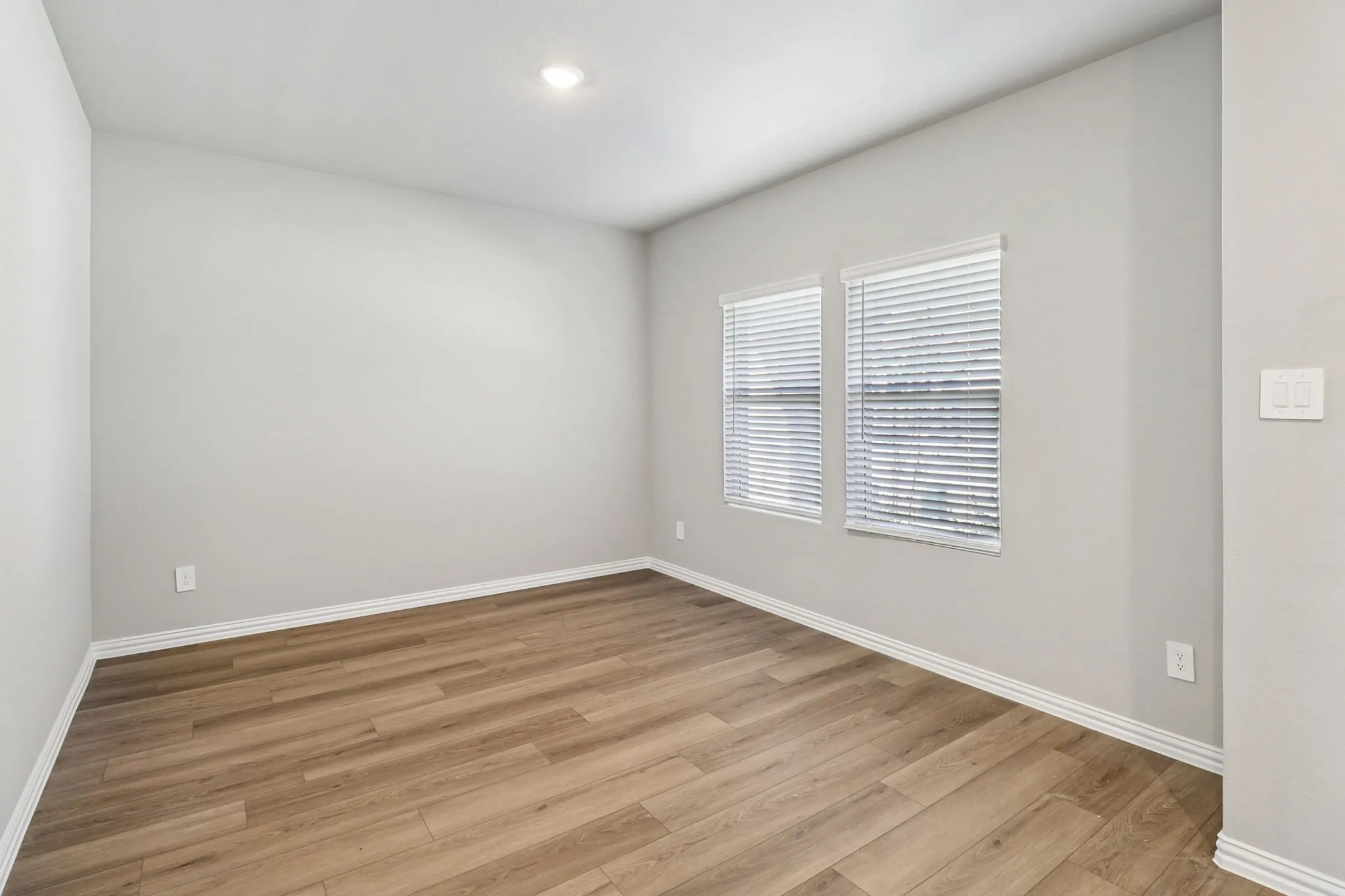  Photo is not of the actual home, but is an inspirational photo of builder’s model home and may depict options, furnishings, and/or decorator features that are not included.

