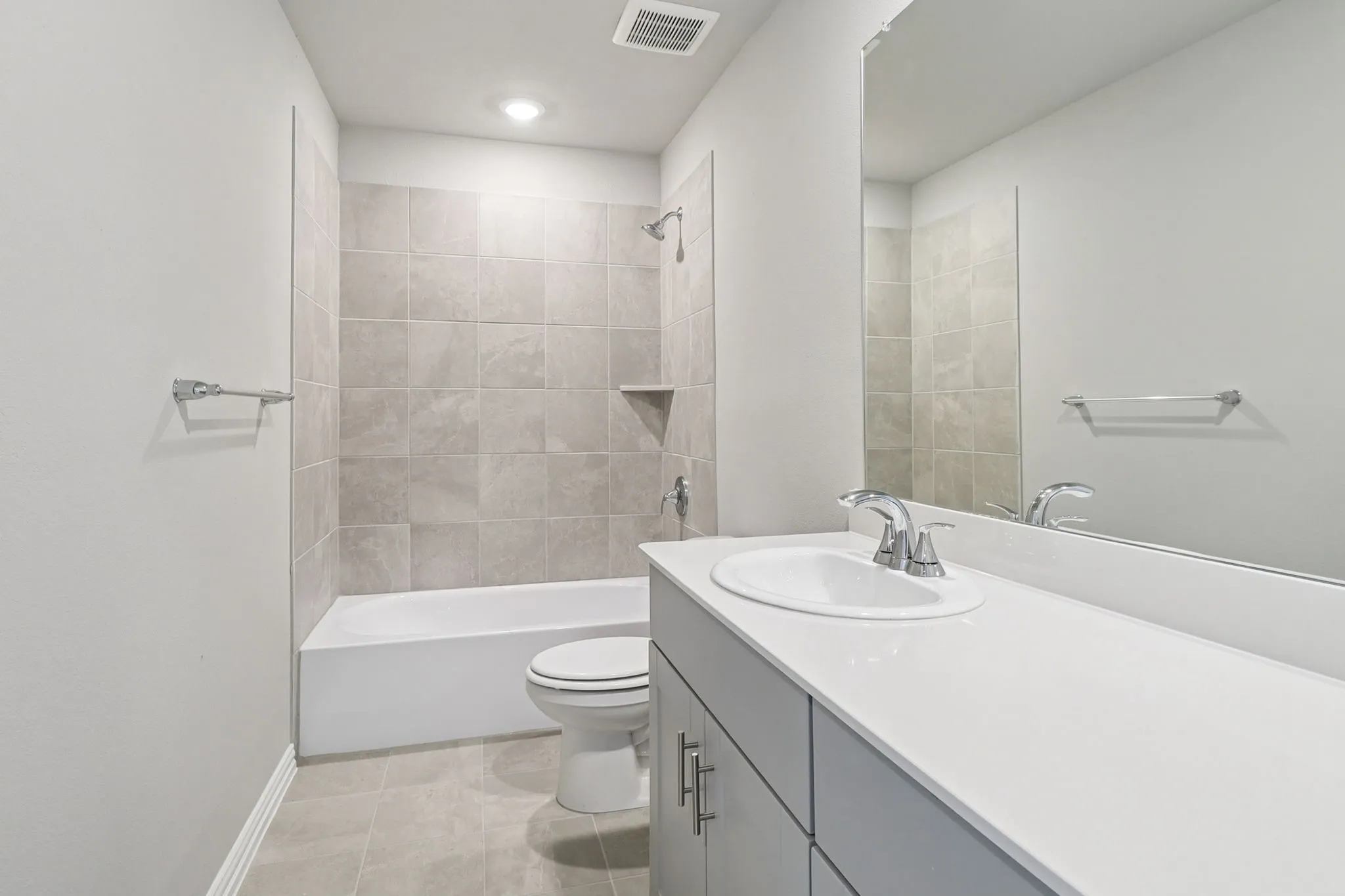  Photo is not of the actual home, but is an inspirational photo of builder’s model home and may depict options, furnishings, and/or decorator features that are not included.
