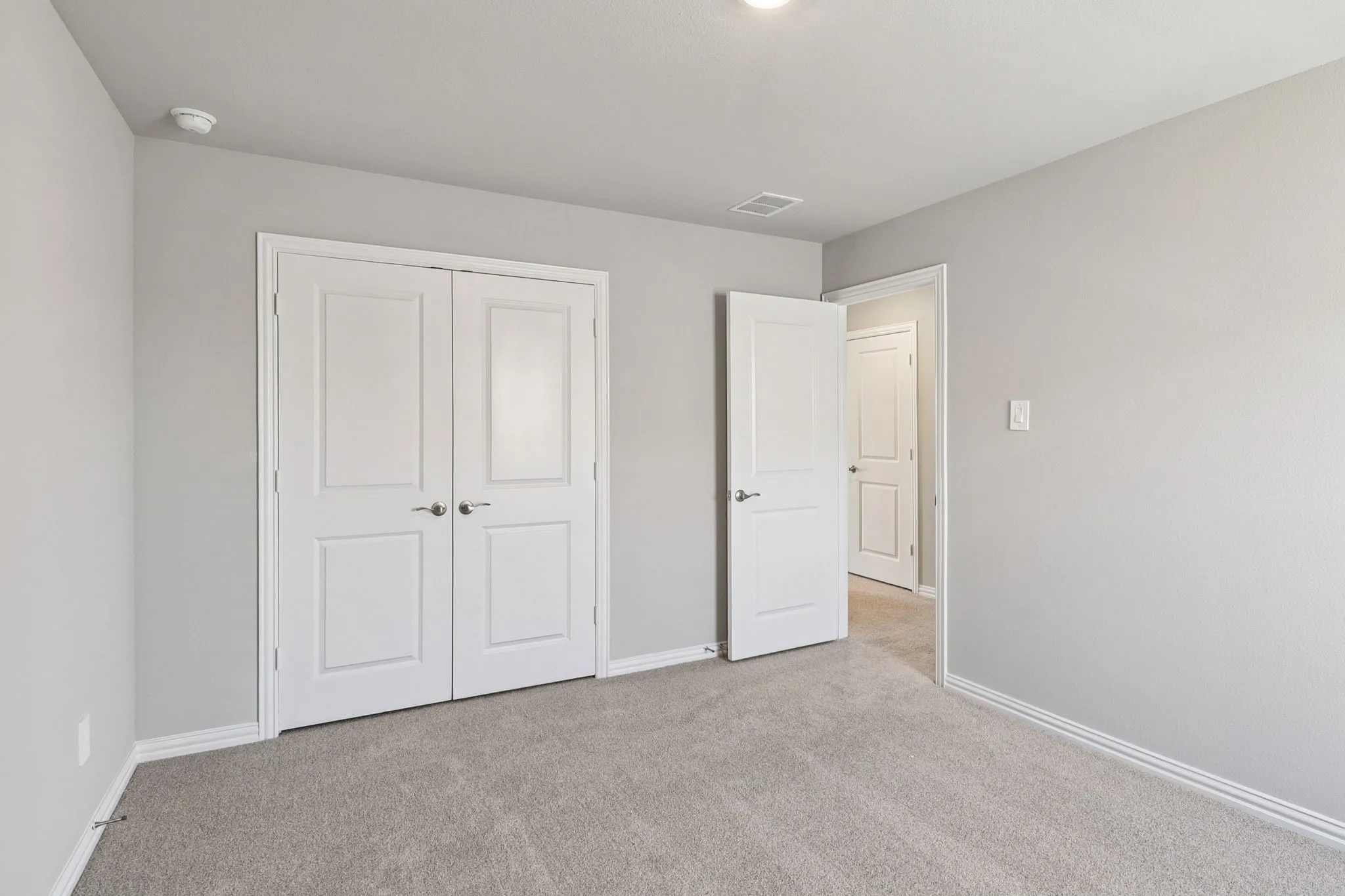  Photo is not of the actual home, but is an inspirational photo of builder’s model home and may depict options, furnishings, and/or decorator features that are not included.
