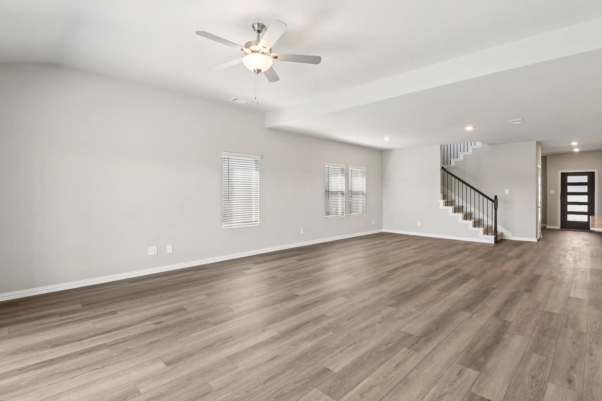  Photo is not of the actual home, but is an inspirational photo of builder’s model home and may depict options, furnishings, and/or decorator features that are not included.
