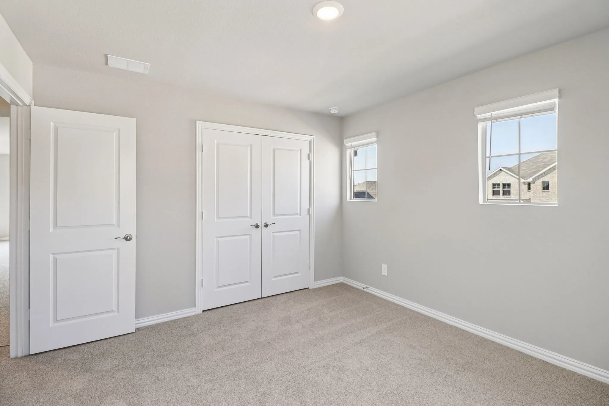  Photo is not of the actual home, but is an inspirational photo of builder’s model home and may depict options, furnishings, and/or decorator features that are not included.
