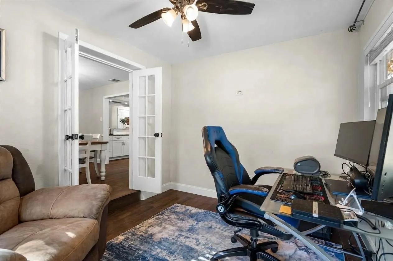 Single Family Residence For Sale in Denton County , 8912 S Hickory Road, Krum, Texas 76249, 4 Bedroom, 2 Bathroom, Garage spaces, 2,467 Sqft, built in 1996, mls#21388075, Real Estate Agent in Krum, Homes For Sale in Denton county, Homes For Sale in Krum, Realtor in Krum Texas, Real Estate Brokerage Independent Realty Texas, Luminita Cordes Realtor