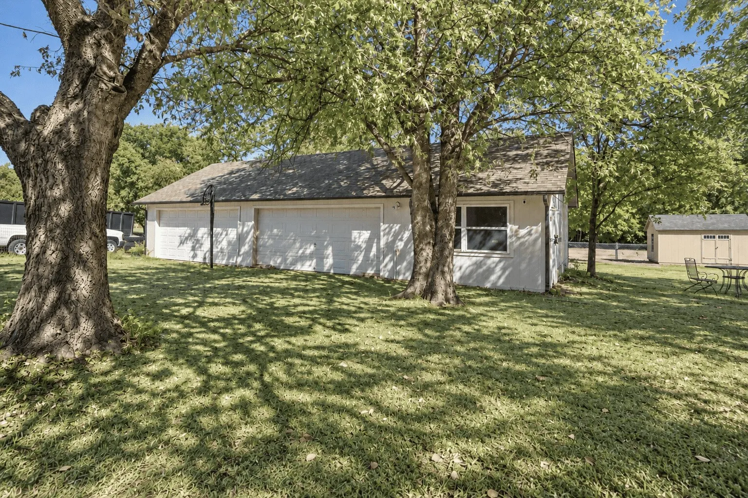 Single Family Residence For Sale in Denton County , 8912 S Hickory Road, Krum, Texas 76249, 4 Bedroom, 2 Bathroom, Garage spaces, 2,467 Sqft, built in 1996, mls#21388075, Real Estate Agent in Krum, Homes For Sale in Denton county, Homes For Sale in Krum, Realtor in Krum Texas, Real Estate Brokerage Independent Realty Texas, Luminita Cordes Realtor