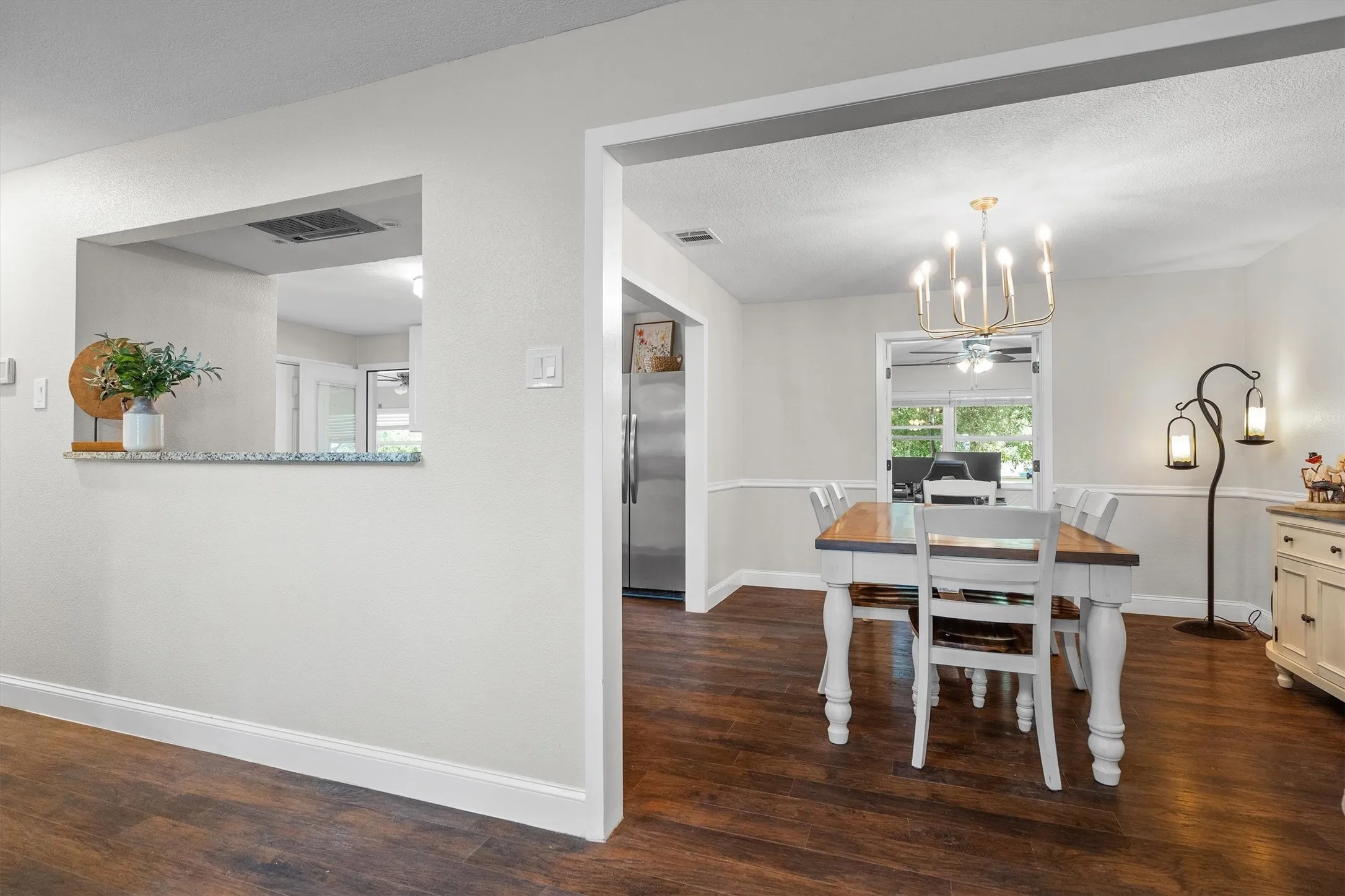 Single Family Residence For Sale in Denton County , 8912 S Hickory Road, Krum, Texas 76249, 4 Bedroom, 2 Bathroom, Garage spaces, 2,467 Sqft, built in 1996, mls#21388075, Real Estate Agent in Krum, Homes For Sale in Denton county, Homes For Sale in Krum, Realtor in Krum Texas, Real Estate Brokerage Independent Realty Texas, Luminita Cordes Realtor