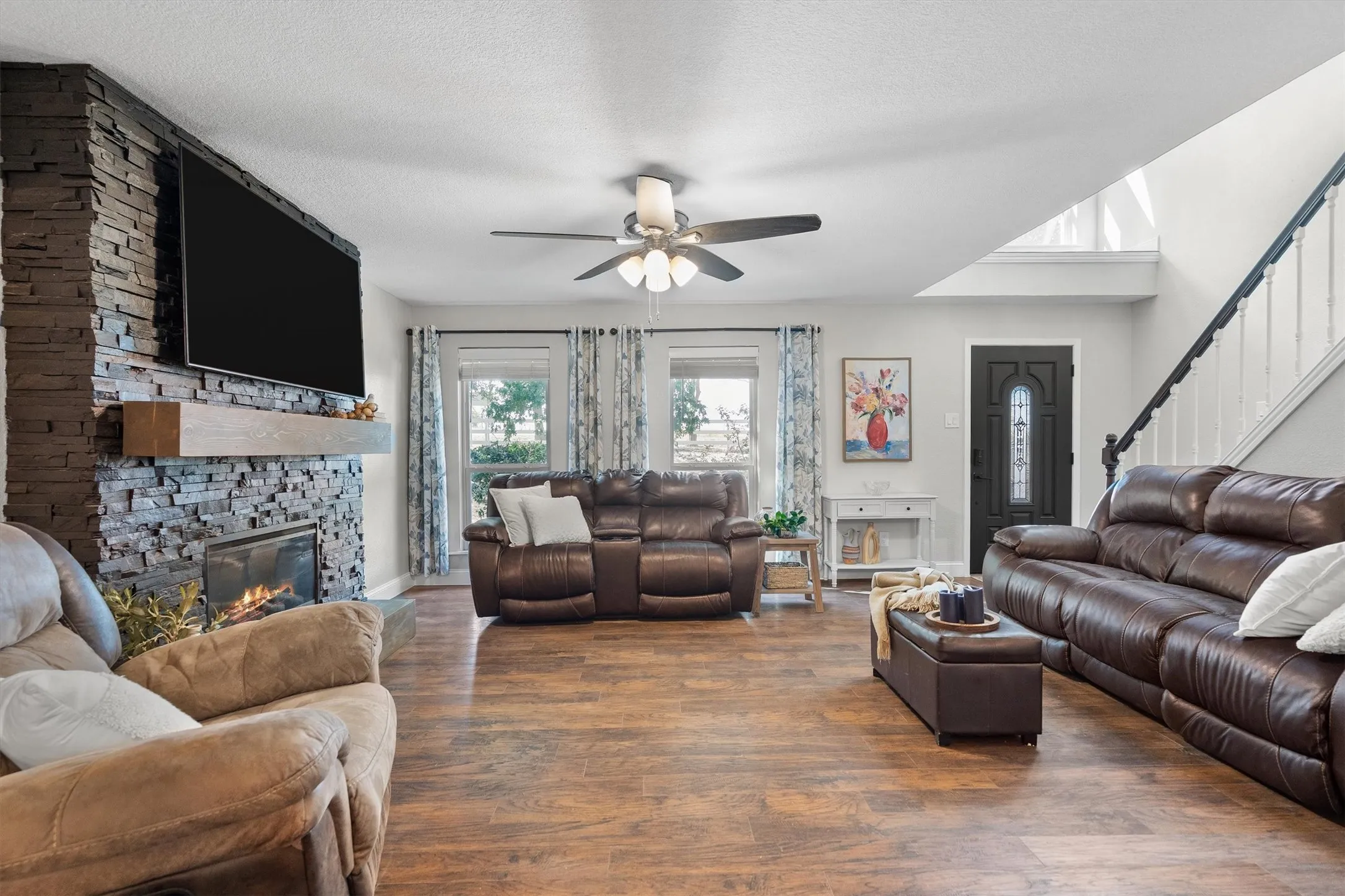 Single Family Residence For Sale in Denton County , 8912 S Hickory Road, Krum, Texas 76249, 4 Bedroom, 2 Bathroom, Garage spaces, 2,467 Sqft, built in 1996, mls#21388075, Real Estate Agent in Krum, Homes For Sale in Denton county, Homes For Sale in Krum, Realtor in Krum Texas, Real Estate Brokerage Independent Realty Texas, Luminita Cordes Realtor