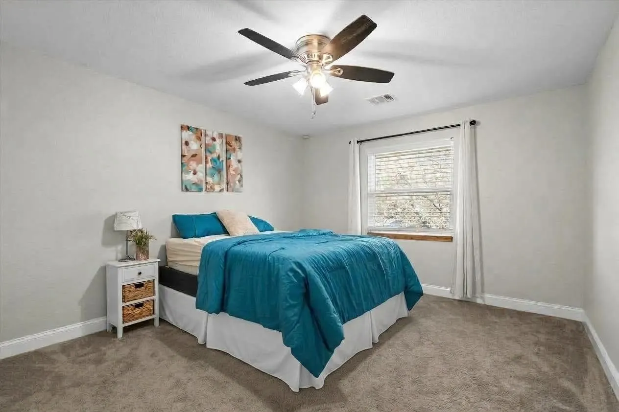 Single Family Residence For Sale in Denton County , 8912 S Hickory Road, Krum, Texas 76249, 4 Bedroom, 2 Bathroom, Garage spaces, 2,467 Sqft, built in 1996, mls#21388075, Real Estate Agent in Krum, Homes For Sale in Denton county, Homes For Sale in Krum, Realtor in Krum Texas, Real Estate Brokerage Independent Realty Texas, Luminita Cordes Realtor