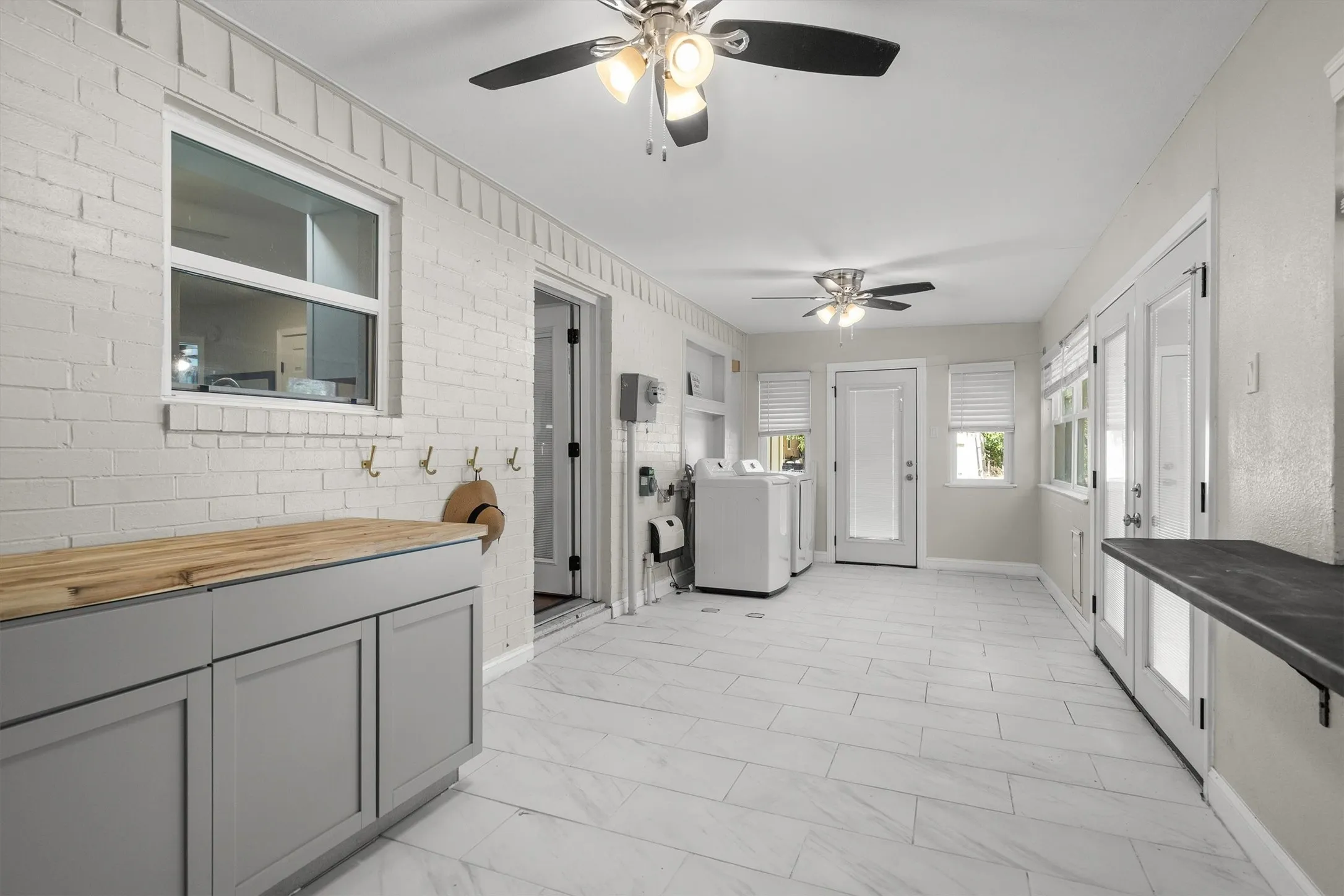 Single Family Residence For Sale in Denton County , 8912 S Hickory Road, Krum, Texas 76249, 4 Bedroom, 2 Bathroom, Garage spaces, 2,467 Sqft, built in 1996, mls#21388075, Real Estate Agent in Krum, Homes For Sale in Denton county, Homes For Sale in Krum, Realtor in Krum Texas, Real Estate Brokerage Independent Realty Texas, Luminita Cordes Realtor