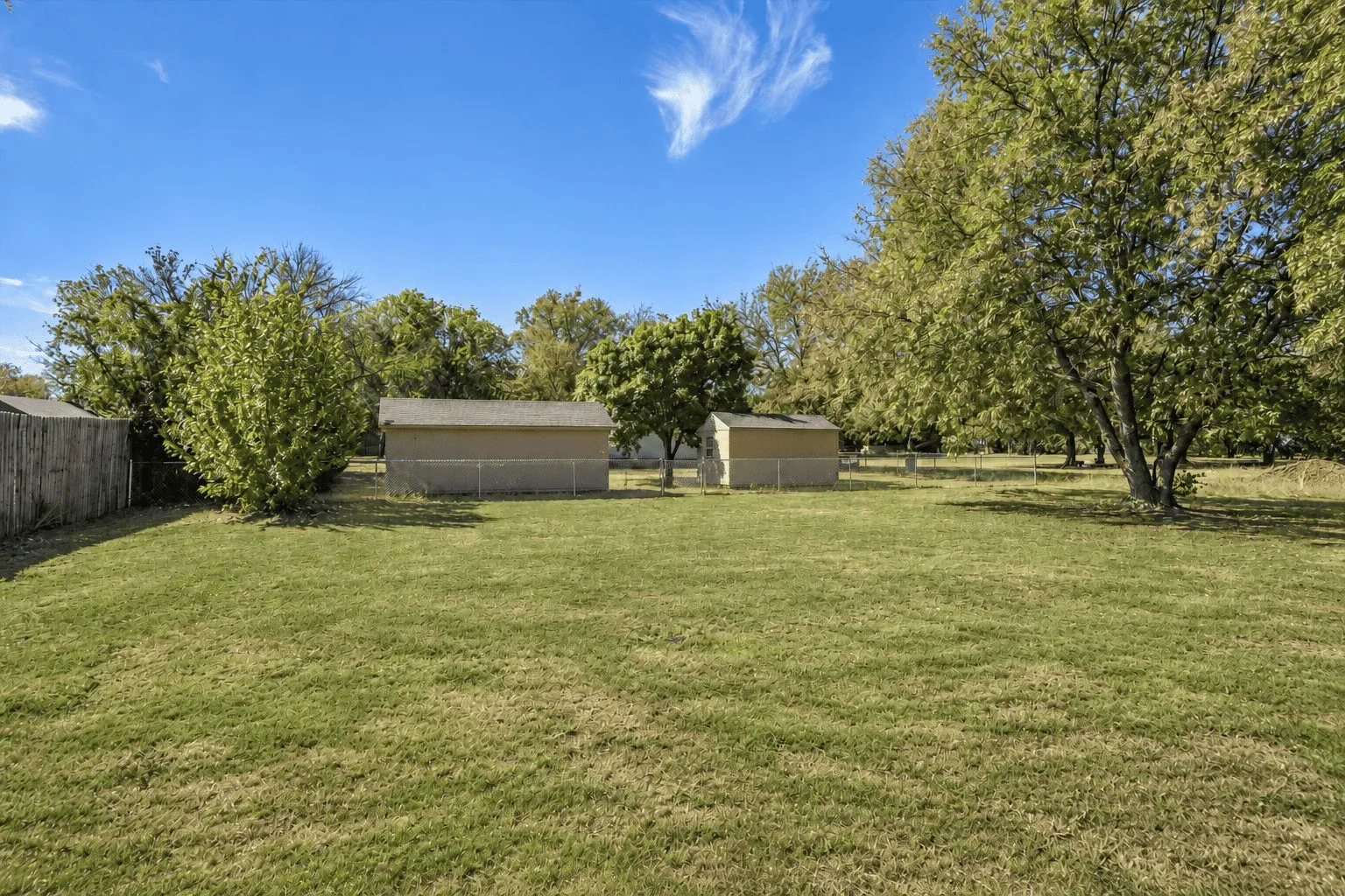 Single Family Residence For Sale in Denton County , 8912 S Hickory Road, Krum, Texas 76249, 4 Bedroom, 2 Bathroom, Garage spaces, 2,467 Sqft, built in 1996, mls#21388075, Real Estate Agent in Krum, Homes For Sale in Denton county, Homes For Sale in Krum, Realtor in Krum Texas, Real Estate Brokerage Independent Realty Texas, Luminita Cordes Realtor