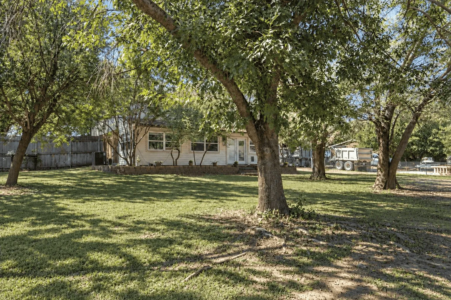 Single Family Residence For Sale in Denton County , 8912 S Hickory Road, Krum, Texas 76249, 4 Bedroom, 2 Bathroom, Garage spaces, 2,467 Sqft, built in 1996, mls#21388075, Real Estate Agent in Krum, Homes For Sale in Denton county, Homes For Sale in Krum, Realtor in Krum Texas, Real Estate Brokerage Independent Realty Texas, Luminita Cordes Realtor