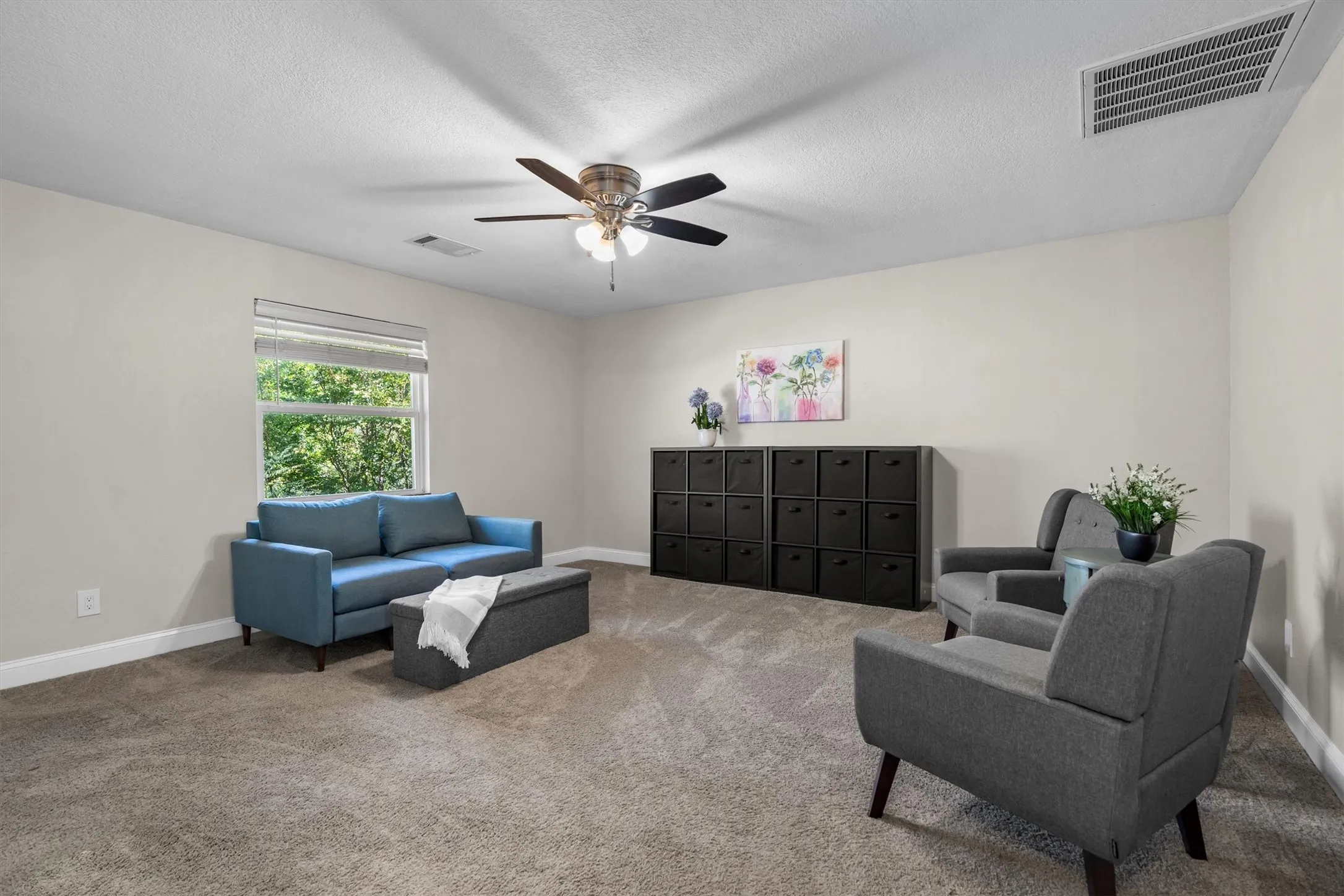 Single Family Residence For Sale in Denton County , 8912 S Hickory Road, Krum, Texas 76249, 4 Bedroom, 2 Bathroom, Garage spaces, 2,467 Sqft, built in 1996, mls#21388075, Real Estate Agent in Krum, Homes For Sale in Denton county, Homes For Sale in Krum, Realtor in Krum Texas, Real Estate Brokerage Independent Realty Texas, Luminita Cordes Realtor