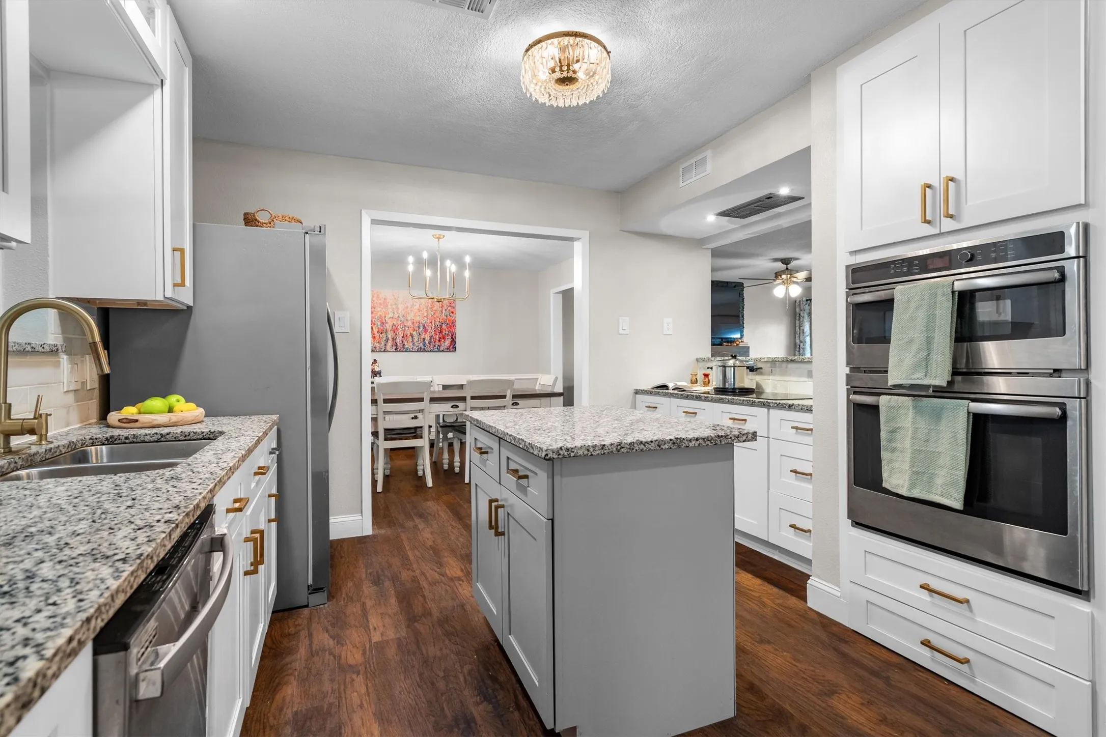 Single Family Residence For Sale in Denton County , 8912 S Hickory Road, Krum, Texas 76249, 4 Bedroom, 2 Bathroom, Garage spaces, 2,467 Sqft, built in 1996, mls#21388075, Real Estate Agent in Krum, Homes For Sale in Denton county, Homes For Sale in Krum, Realtor in Krum Texas, Real Estate Brokerage Independent Realty Texas, Luminita Cordes Realtor