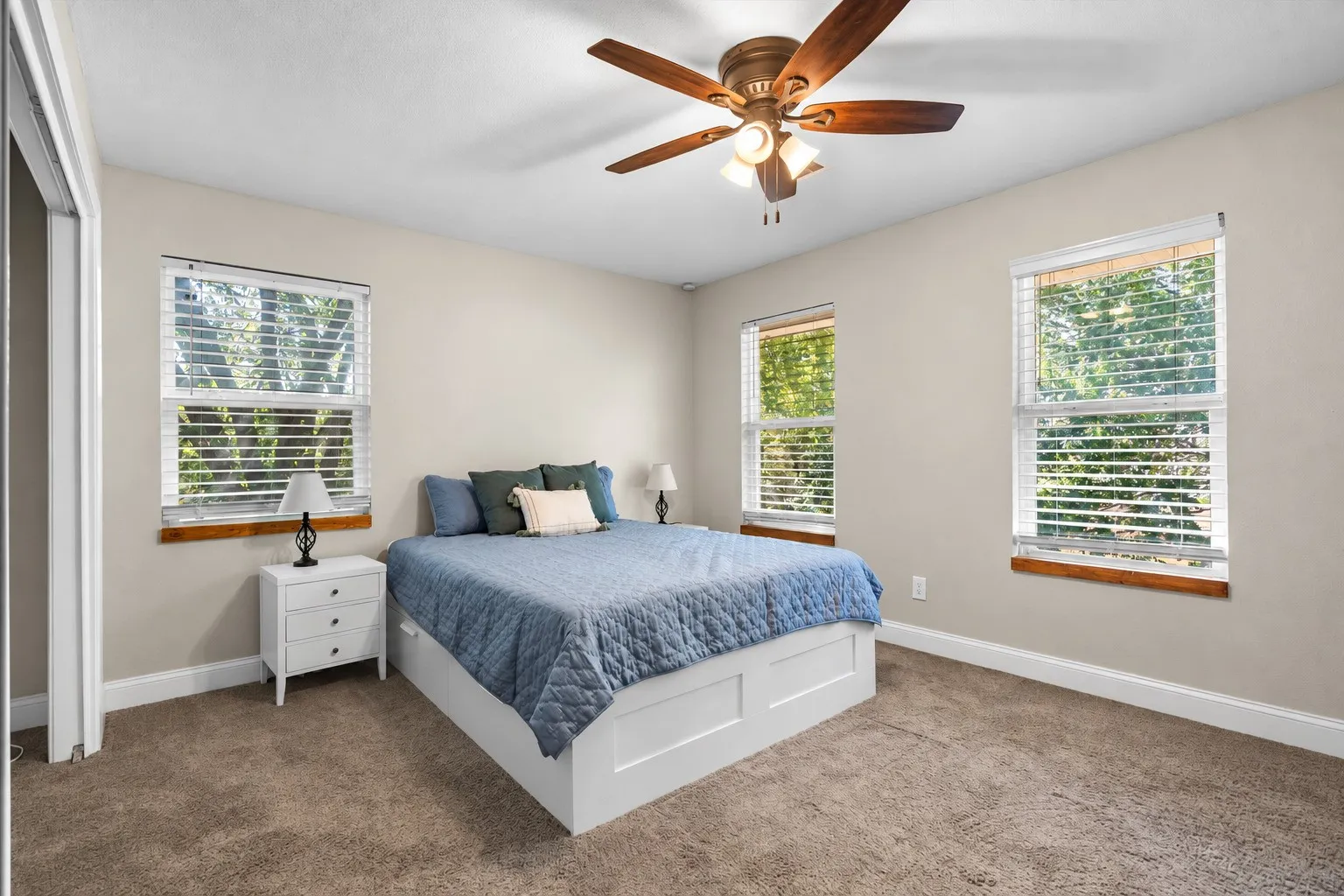 Single Family Residence For Sale in Denton County , 8912 S Hickory Road, Krum, Texas 76249, 4 Bedroom, 2 Bathroom, Garage spaces, 2,467 Sqft, built in 1996, mls#21388075, Real Estate Agent in Krum, Homes For Sale in Denton county, Homes For Sale in Krum, Realtor in Krum Texas, Real Estate Brokerage Independent Realty Texas, Luminita Cordes Realtor