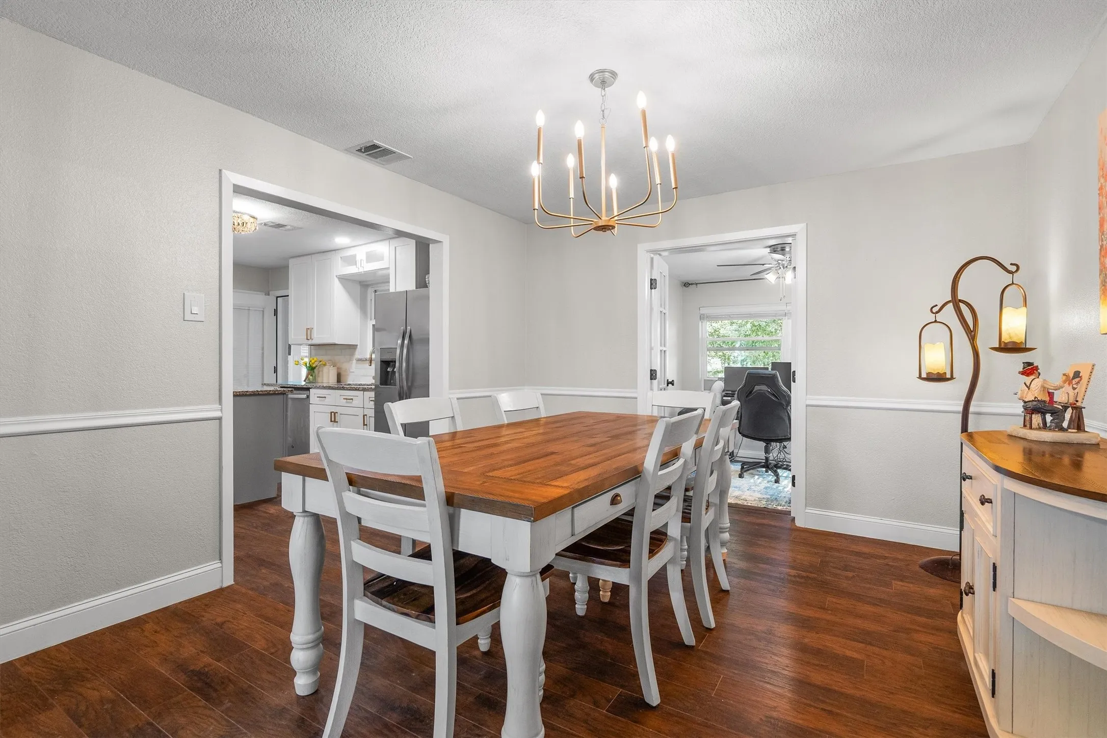 Single Family Residence For Sale in Denton County , 8912 S Hickory Road, Krum, Texas 76249, 4 Bedroom, 2 Bathroom, Garage spaces, 2,467 Sqft, built in 1996, mls#21388075, Real Estate Agent in Krum, Homes For Sale in Denton county, Homes For Sale in Krum, Realtor in Krum Texas, Real Estate Brokerage Independent Realty Texas, Luminita Cordes Realtor