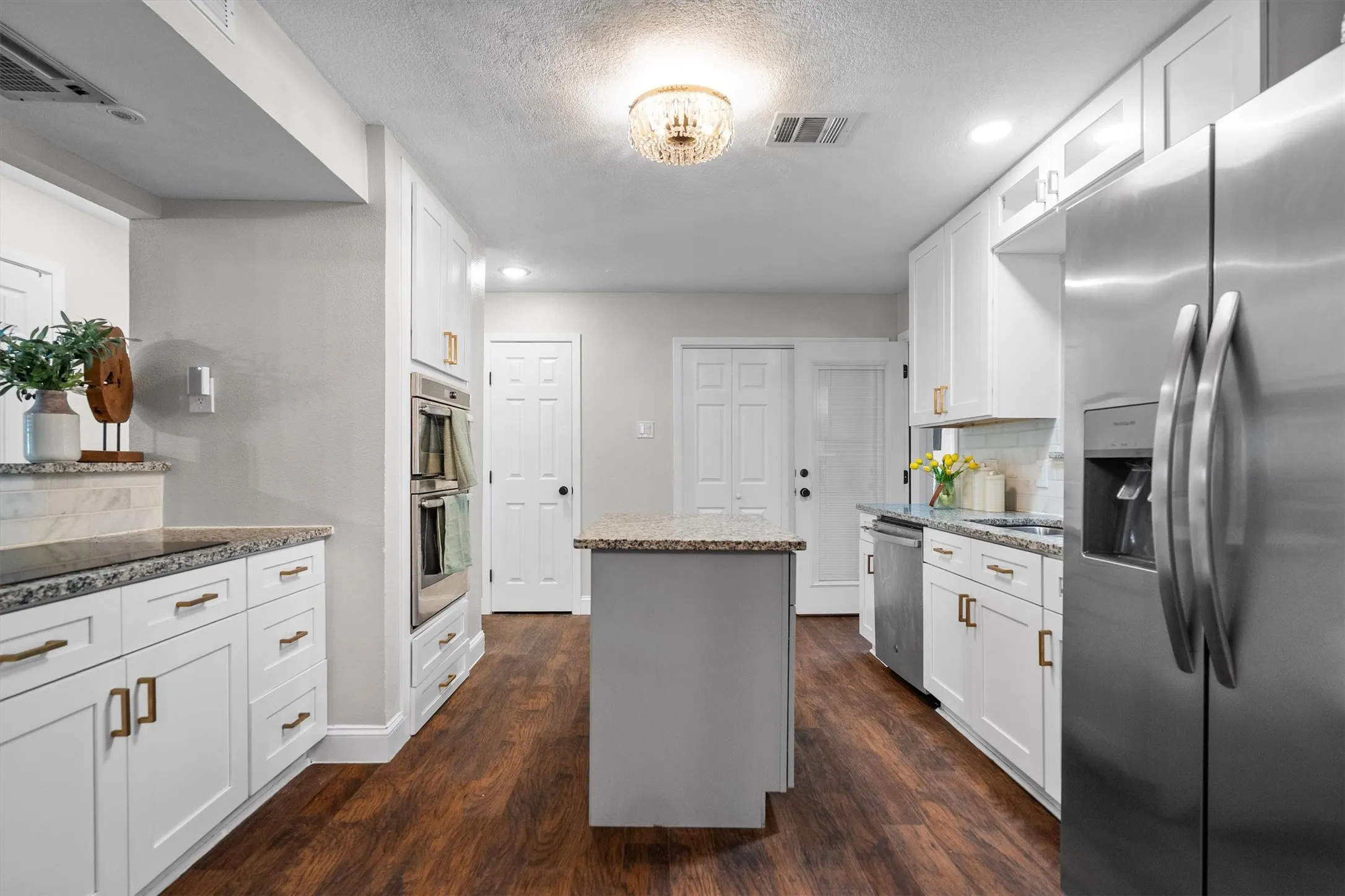 Single Family Residence For Sale in Denton County , 8912 S Hickory Road, Krum, Texas 76249, 4 Bedroom, 2 Bathroom, Garage spaces, 2,467 Sqft, built in 1996, mls#21388075, Real Estate Agent in Krum, Homes For Sale in Denton county, Homes For Sale in Krum, Realtor in Krum Texas, Real Estate Brokerage Independent Realty Texas, Luminita Cordes Realtor