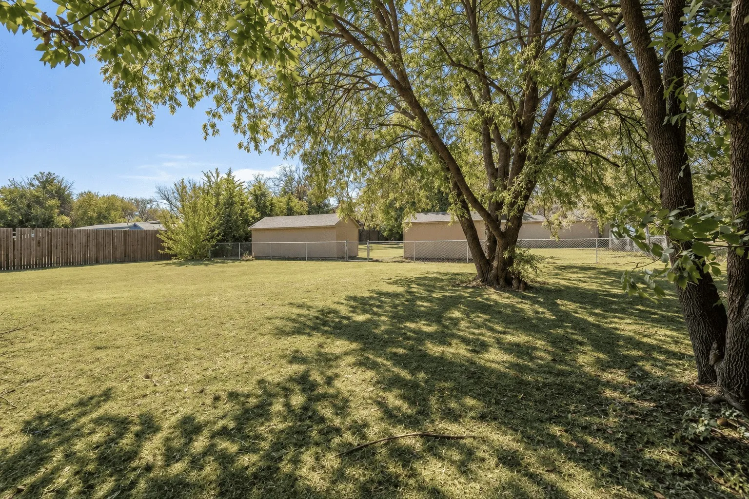 Single Family Residence For Sale in Denton County , 8912 S Hickory Road, Krum, Texas 76249, 4 Bedroom, 2 Bathroom, Garage spaces, 2,467 Sqft, built in 1996, mls#21388075, Real Estate Agent in Krum, Homes For Sale in Denton county, Homes For Sale in Krum, Realtor in Krum Texas, Real Estate Brokerage Independent Realty Texas, Luminita Cordes Realtor