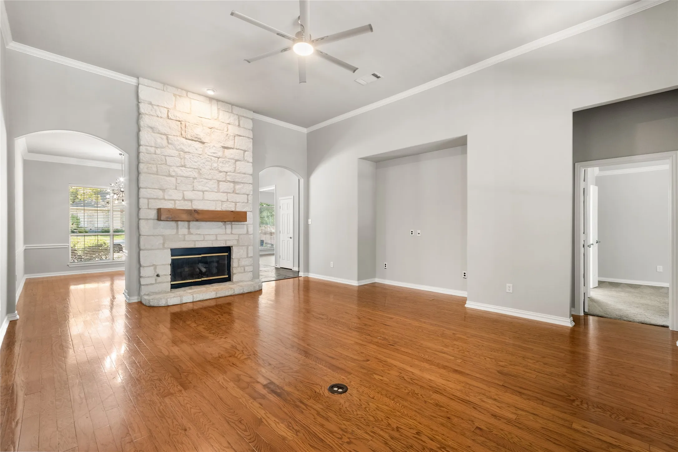 Single Family Residence For Rent in Tarrant County , 12416 Water Oak Drive, Fort Worth, Texas 76244, 4 Bedroom, 3 Bathroom, 3 Garage spaces, 2,846 Sqft, built in 2003, mls#21395208, Real Estate Agent in Fort Worth, Homes For Rent in Tarrant county, Homes For Rent in Fort Worth, Realtor in Fort Worth Texas, Real Estate Brokerage Independent Realty Texas, Luminita Cordes Realtor