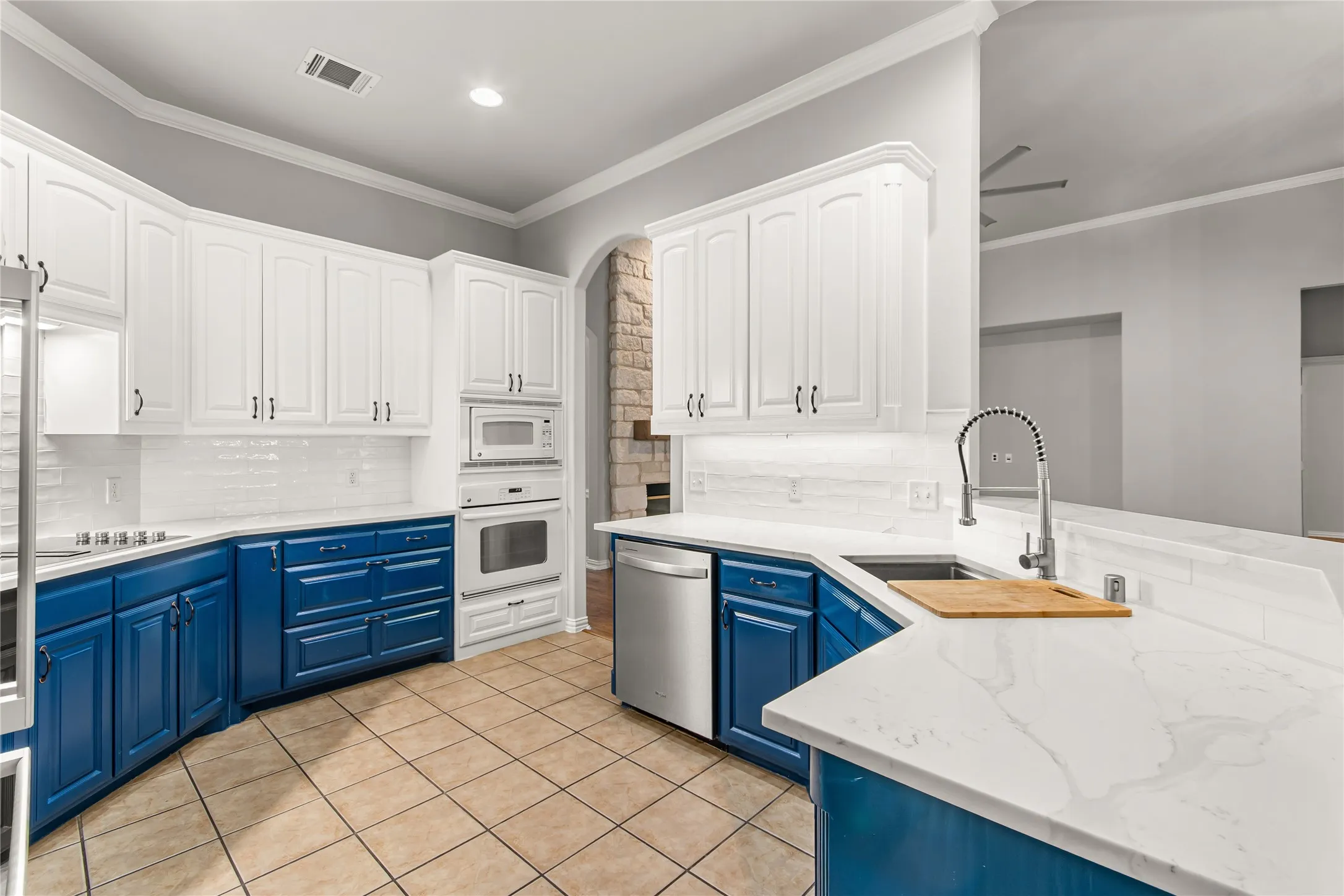 Single Family Residence For Rent in Tarrant County , 12416 Water Oak Drive, Fort Worth, Texas 76244, 4 Bedroom, 3 Bathroom, 3 Garage spaces, 2,846 Sqft, built in 2003, mls#21395208, Real Estate Agent in Fort Worth, Homes For Rent in Tarrant county, Homes For Rent in Fort Worth, Realtor in Fort Worth Texas, Real Estate Brokerage Independent Realty Texas, Luminita Cordes Realtor